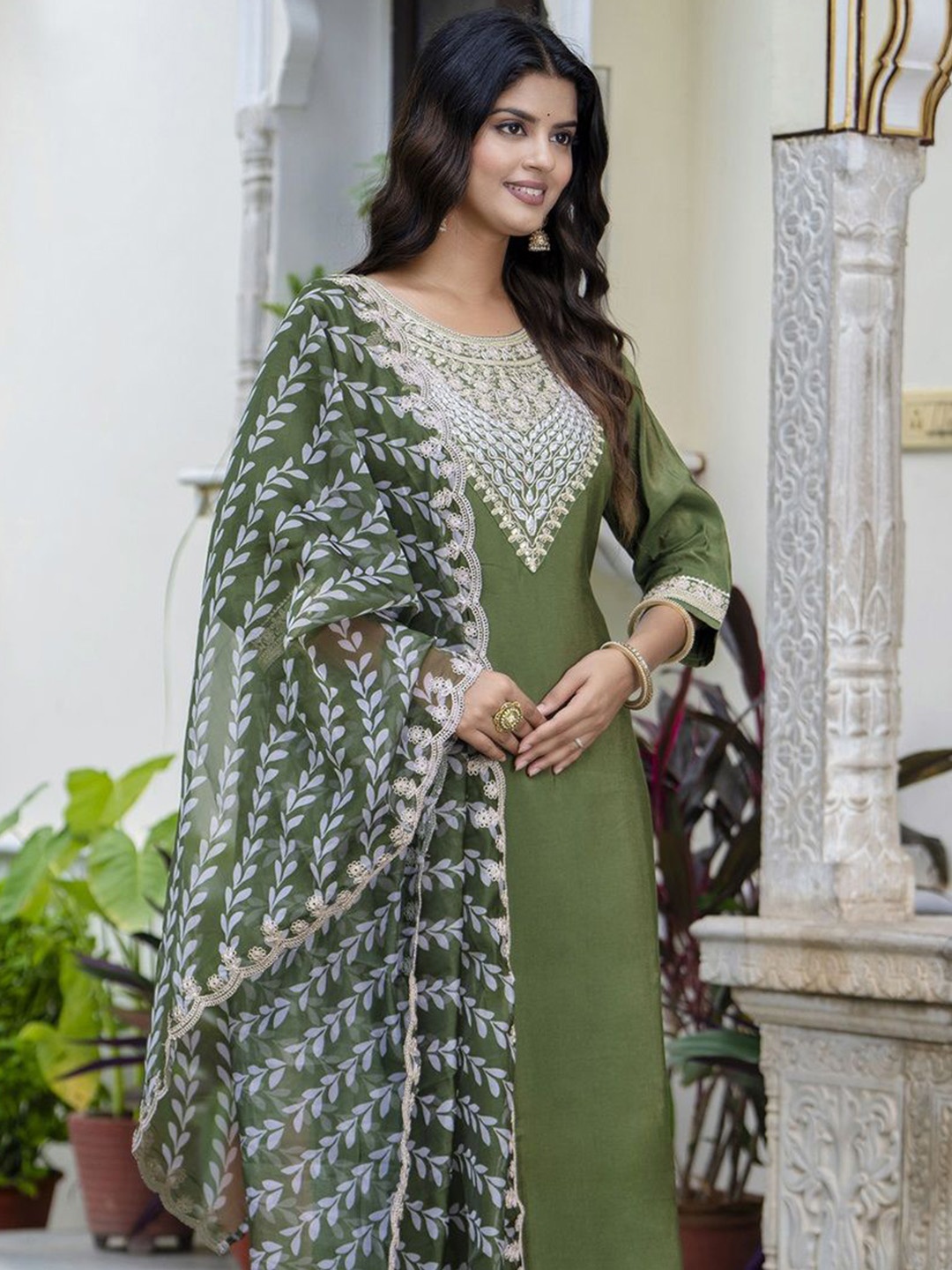 

VredeVogel Women Ethnic Motifs Embroidered Regular Sequinned Kurta with Trousers & With Dupatta, Green