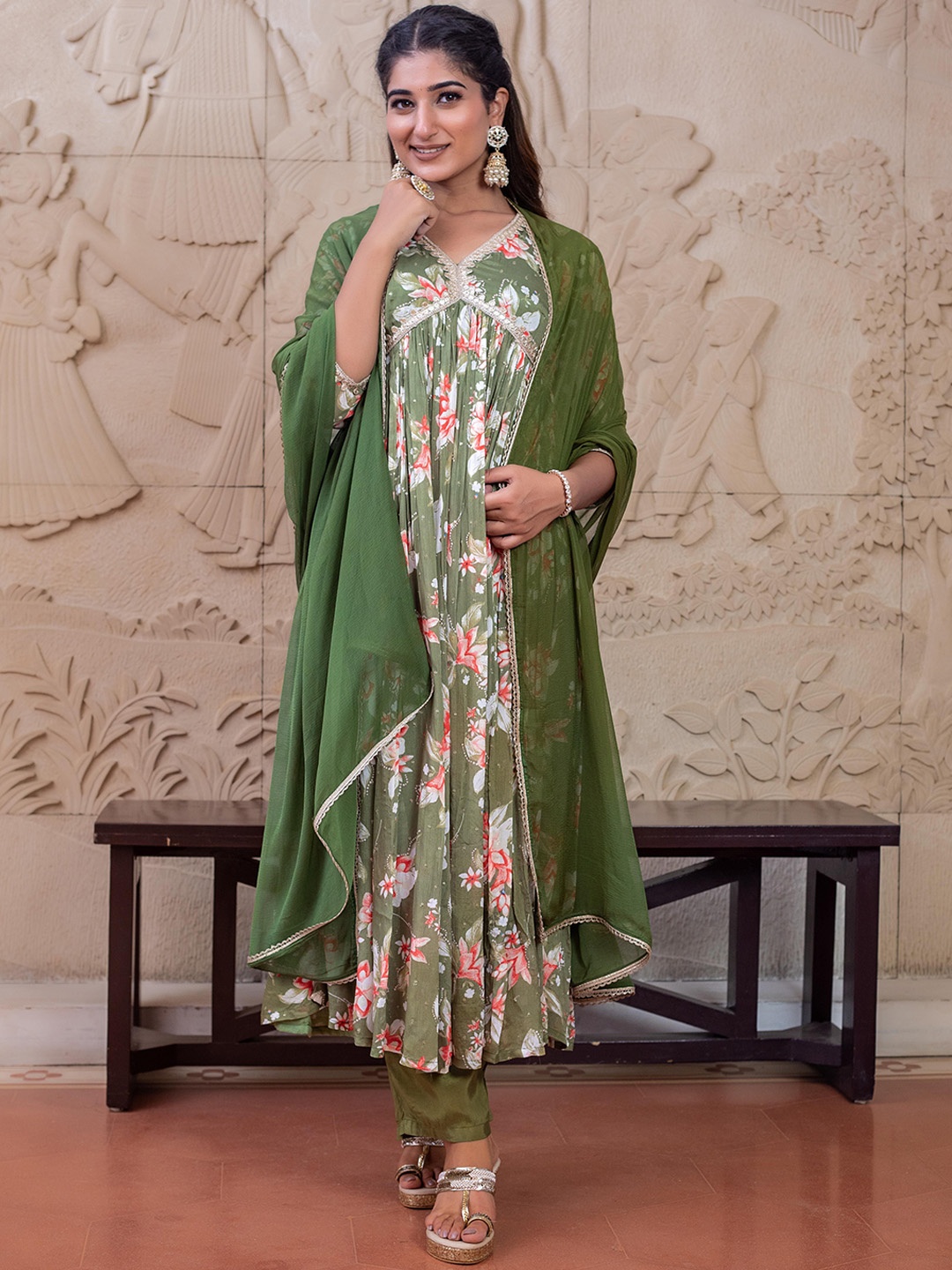 

HERE&NOW Women Floral Printed Regular Sequinned Kurta with Trousers & With Dupatta, Green