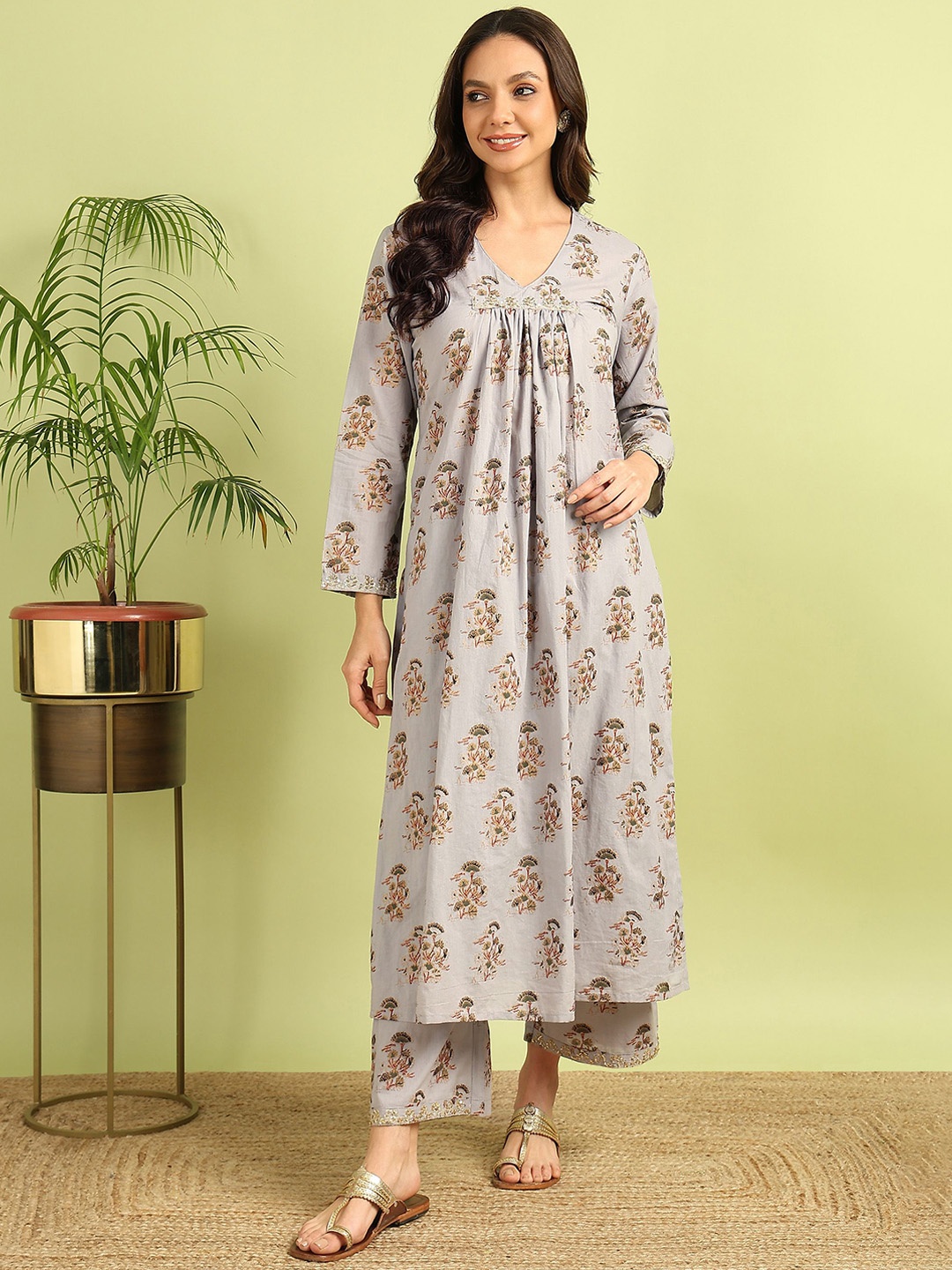 

HERE&NOW Women Floral Printed Regular Kurta with Palazzos, Grey