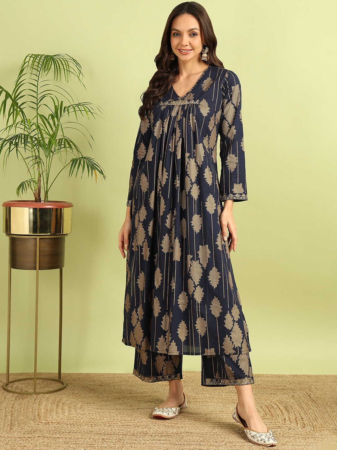 

HERE&NOW Women Printed Regular Kurta with Palazzos, Navy blue