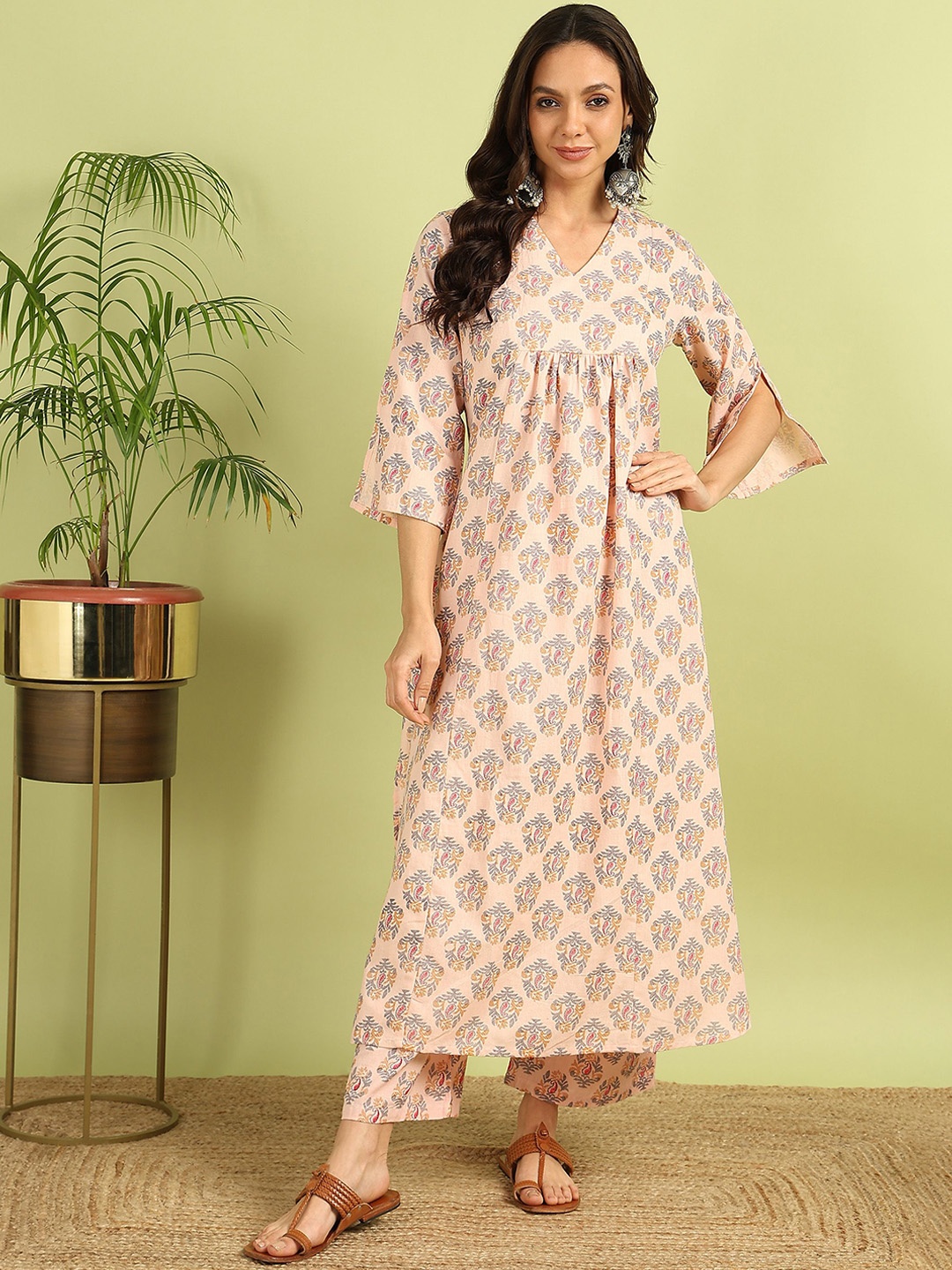 

HERE&NOW Women Floral Printed Regular Kurta with Palazzos, Cream