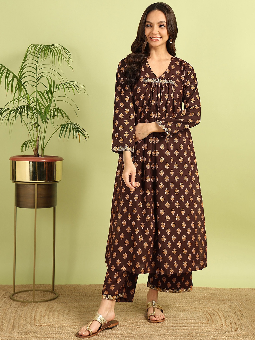 

HERE&NOW Women Floral Printed Regular Kurta with Palazzos, Brown