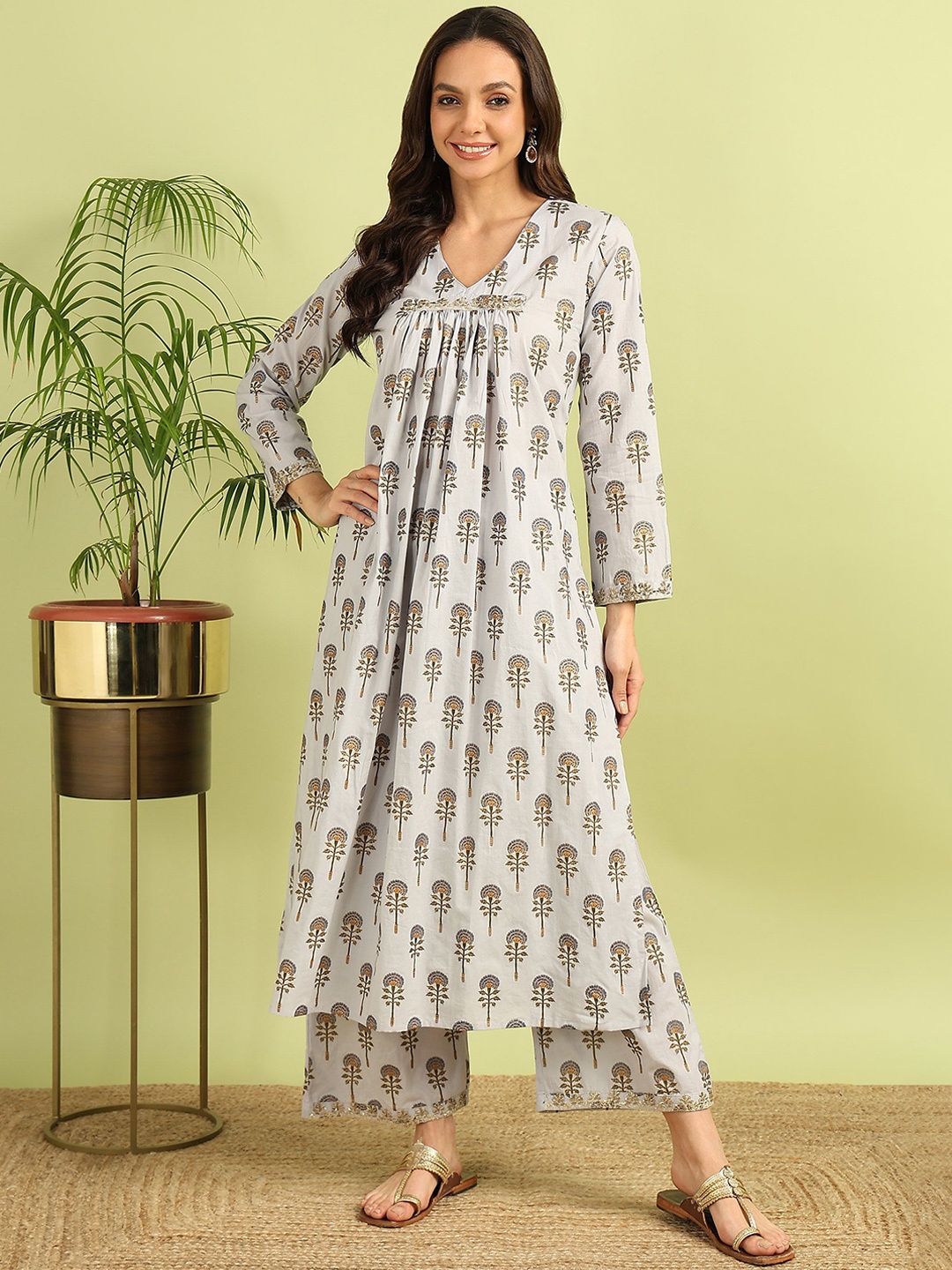 

HERE&NOW Women Floral Printed Regular Kurta with Palazzos, Grey