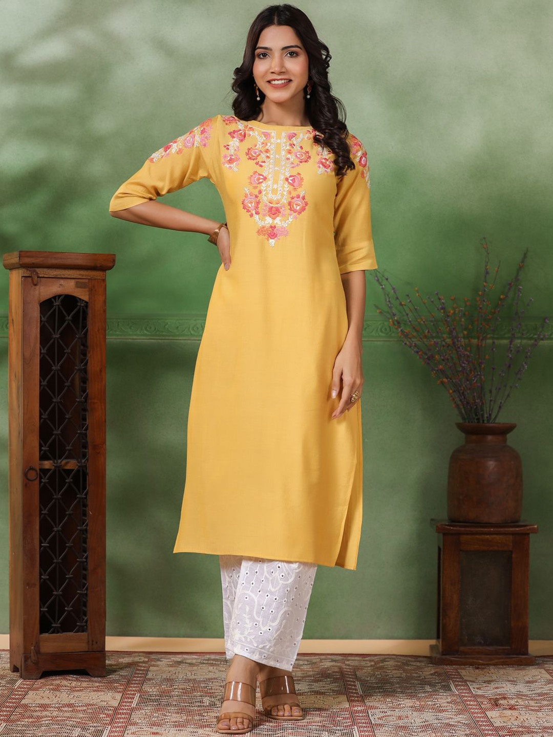 

FASHOR Women Floral Embroidered Sequinned Kurta, Yellow