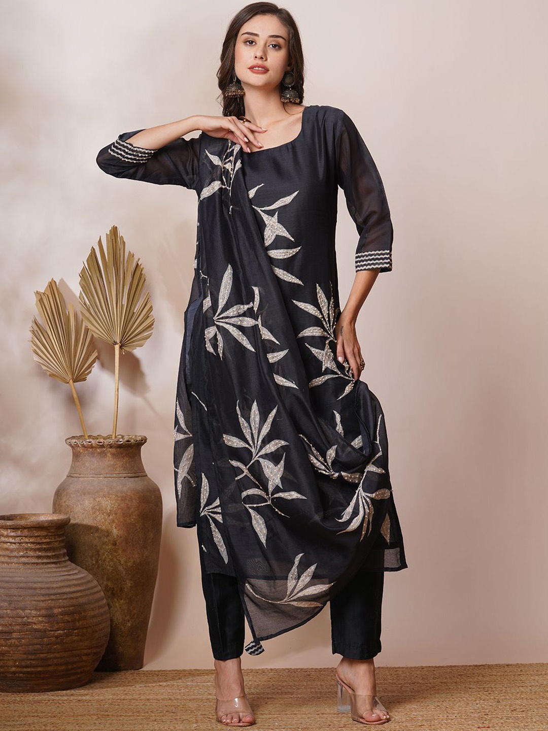 

FASHOR Women Floral Printed Regular Sequinned Kurta with Trousers & With Dupatta, Black