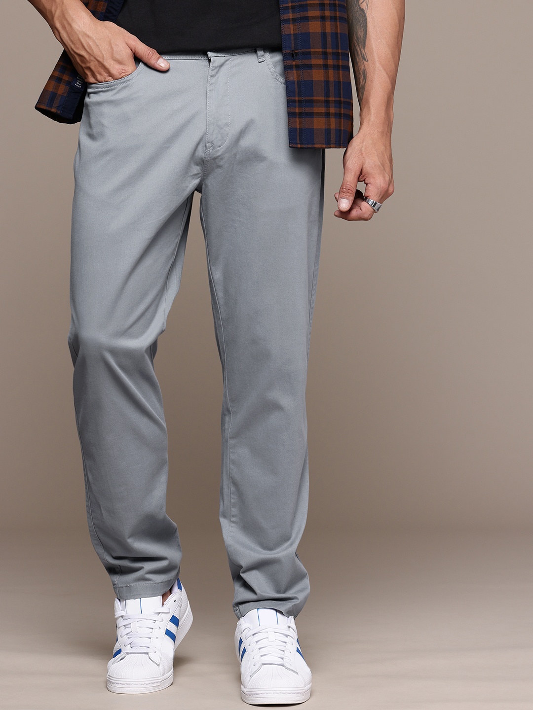 

The Roadster Life Co. Men Relaxed Fit Chinos Trousers, Blue