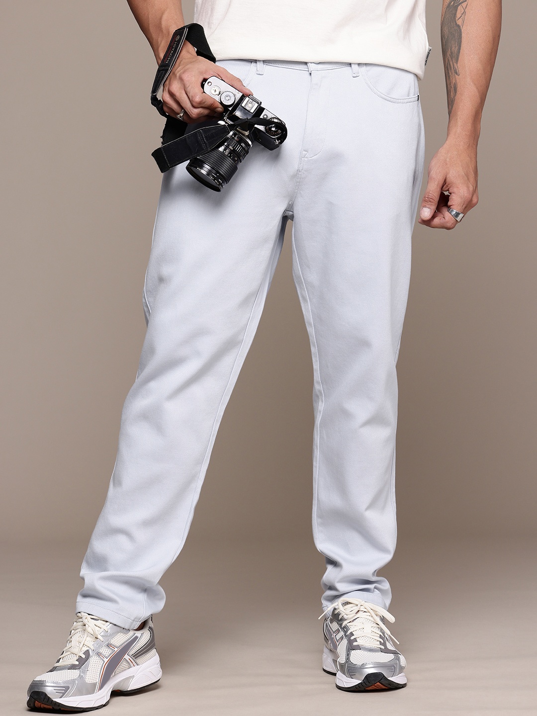 

The Roadster Life Co. Men Relaxed Fit Chinos Trousers, Blue