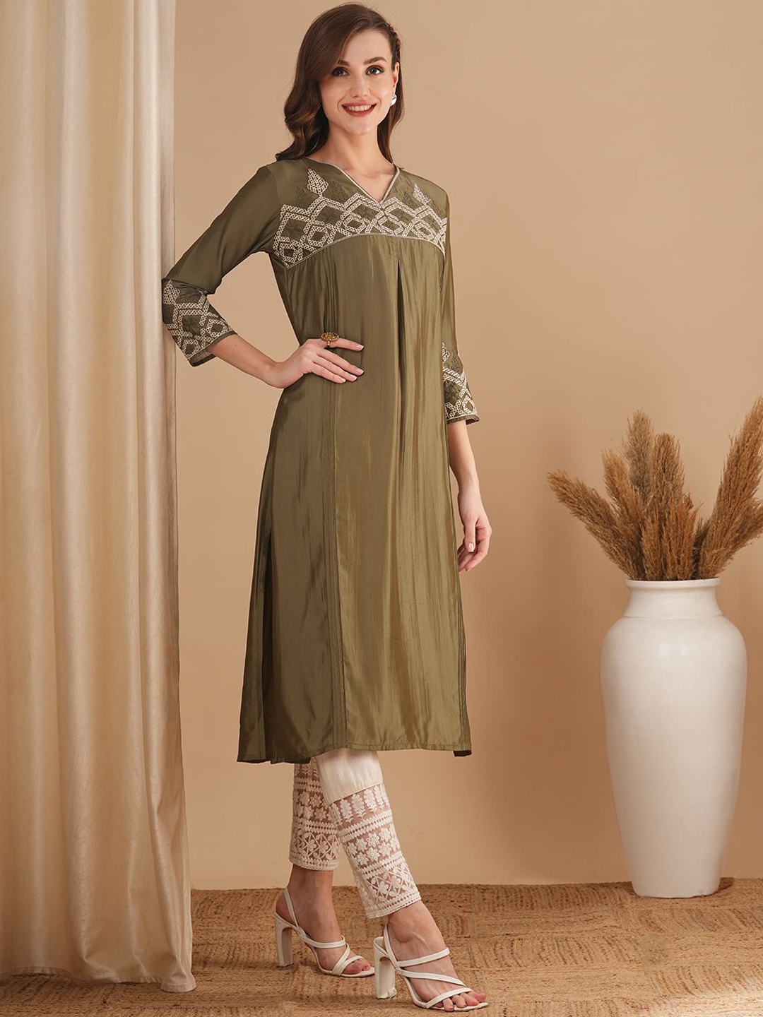 

FASHOR Women Ethnic Motifs Embroidered Thread Work Kurta, Green