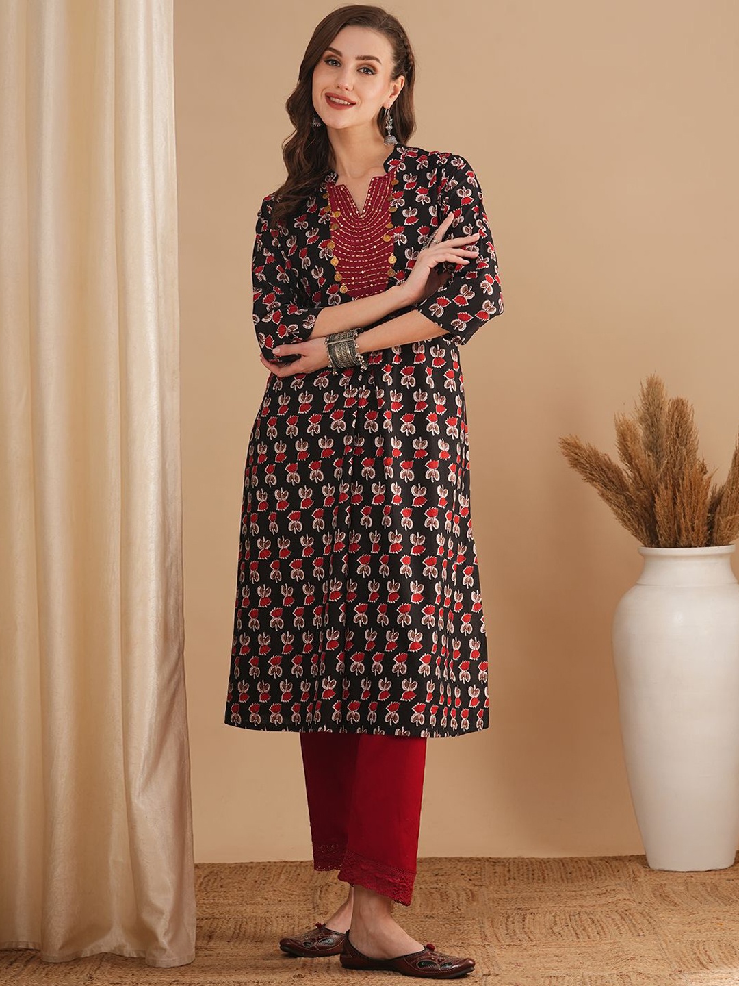 

FASHOR Women Floral Printed Kantha Work Kurta, Black