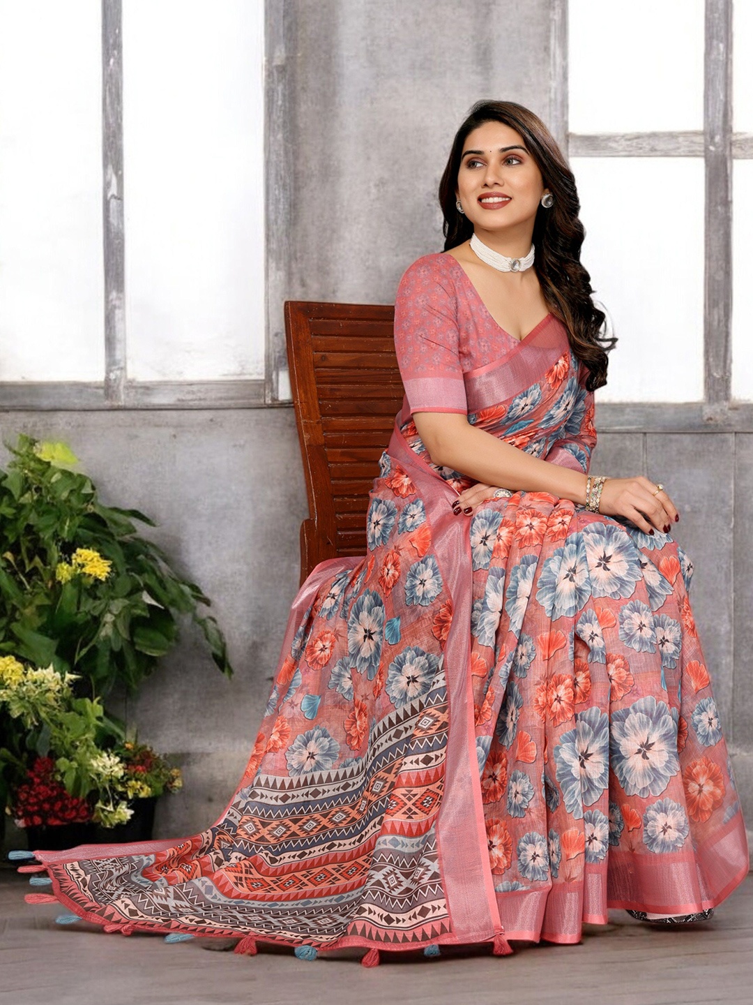 

Ambuja International Floral Printed Zari Pure Linen Saree, Pink