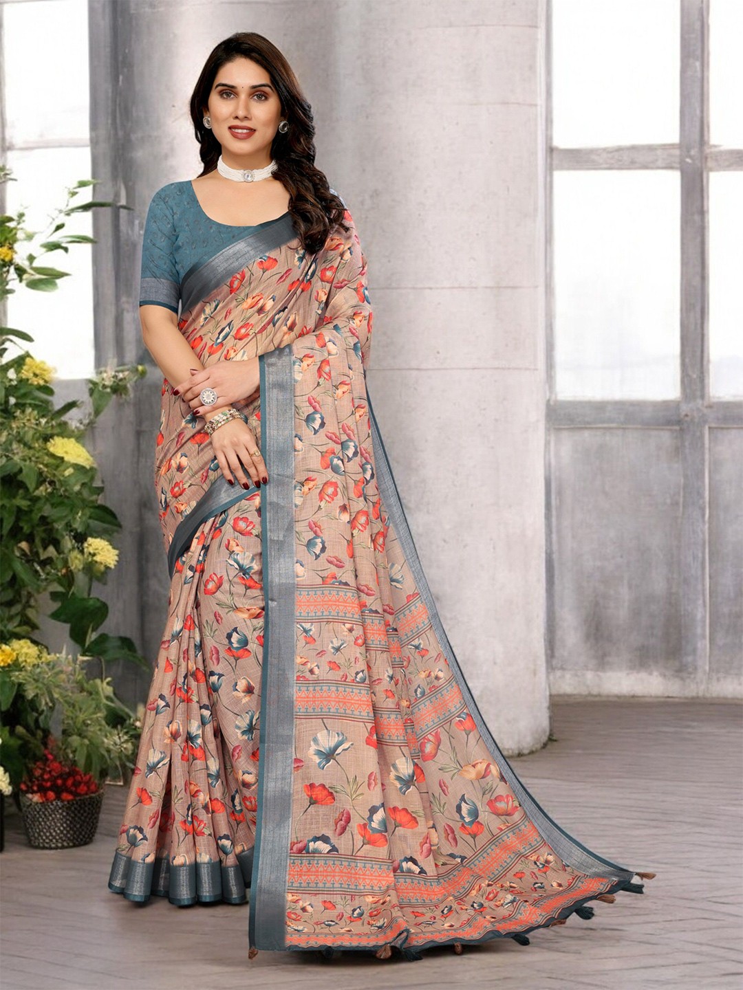 

Ambuja International Floral Printed Zari Pure Linen Saree, Cream