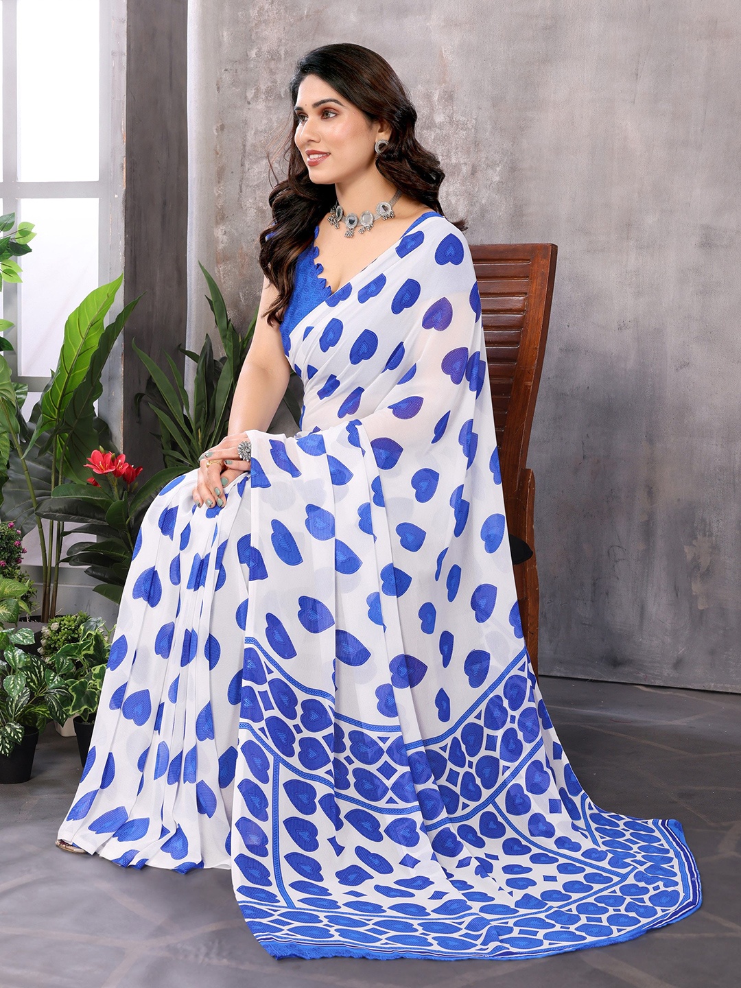 

Ambuja International Pure Georgette Saree, Blue