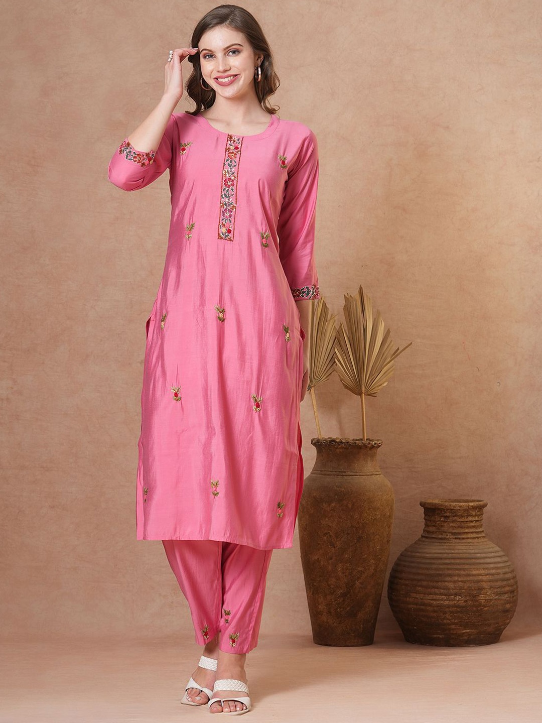 

FASHOR Women Floral Embroidered Regular Thread Work Kurta with Trousers, Pink