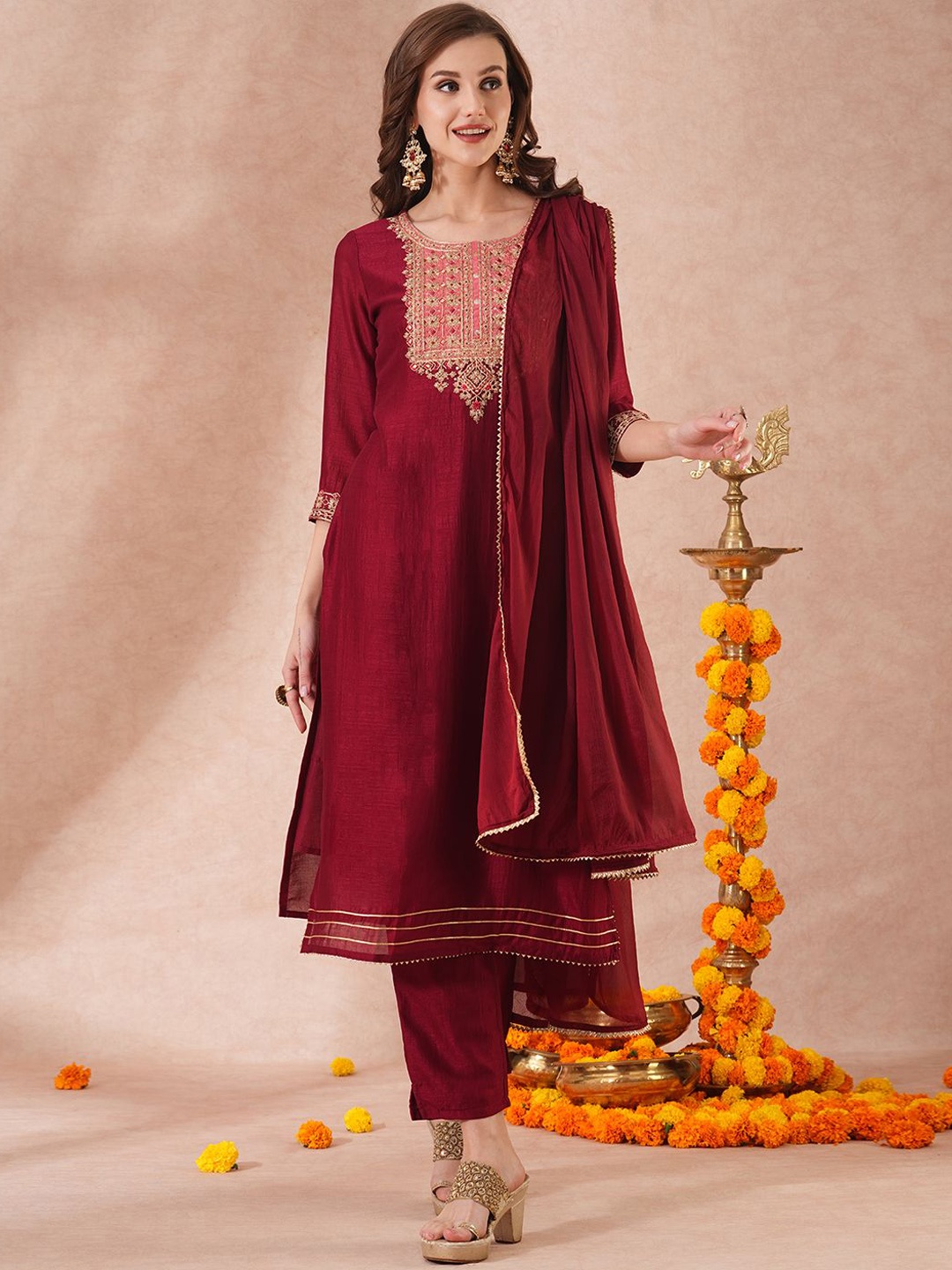 

FASHOR Women Ethnic Motifs Embroidered Regular Kurta with Trousers & With Dupatta, Maroon