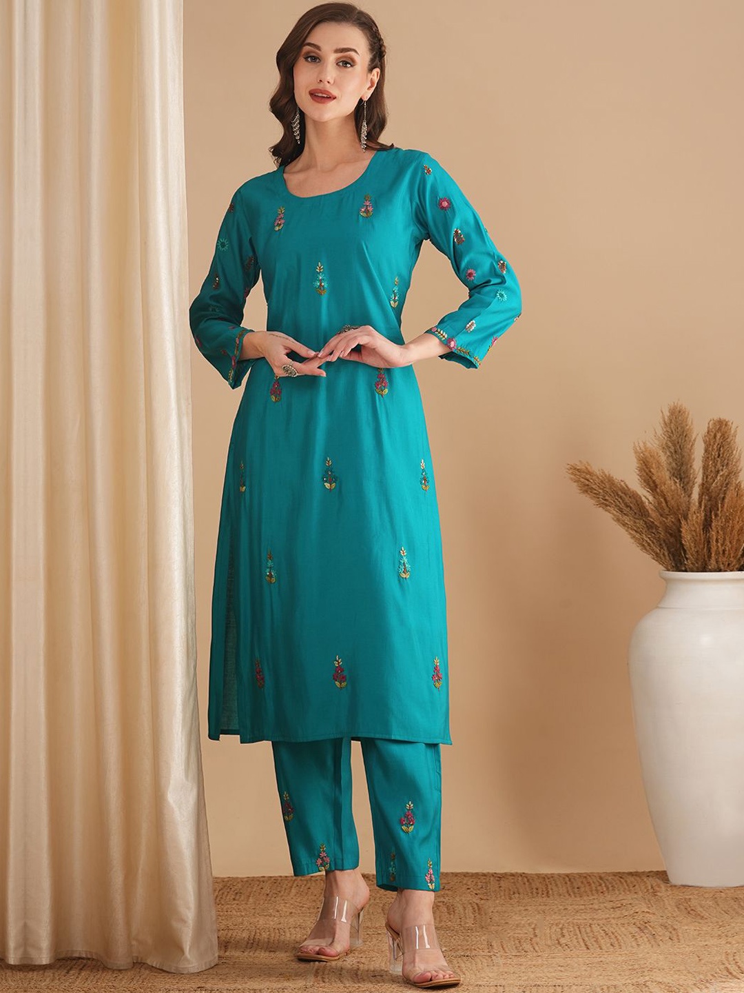

FASHOR Floral Hand Embroidered Straight Fit Round Neck Kurta With Trousers Co-Ords Set, Turquoise blue