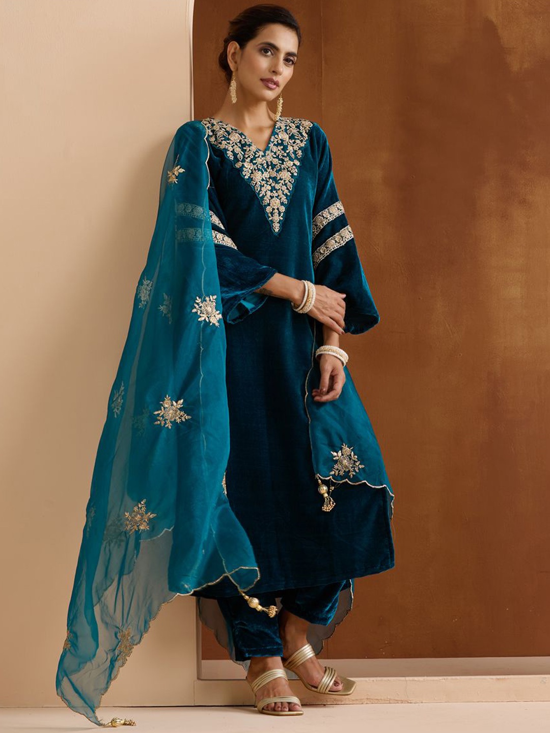 

Ishin Women Floral Embroidered Regular Thread Work Velvet Kurta with Trousers & With Dupatta, Teal