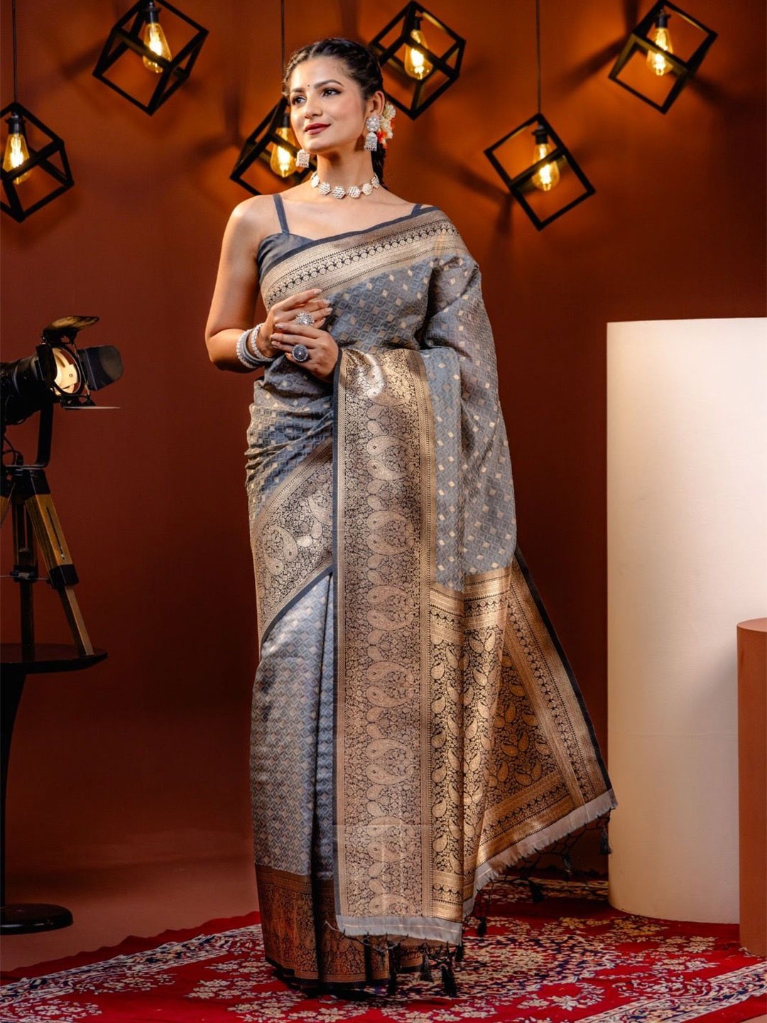 

KALINI Woven Design Zari Banarasi Saree, Grey