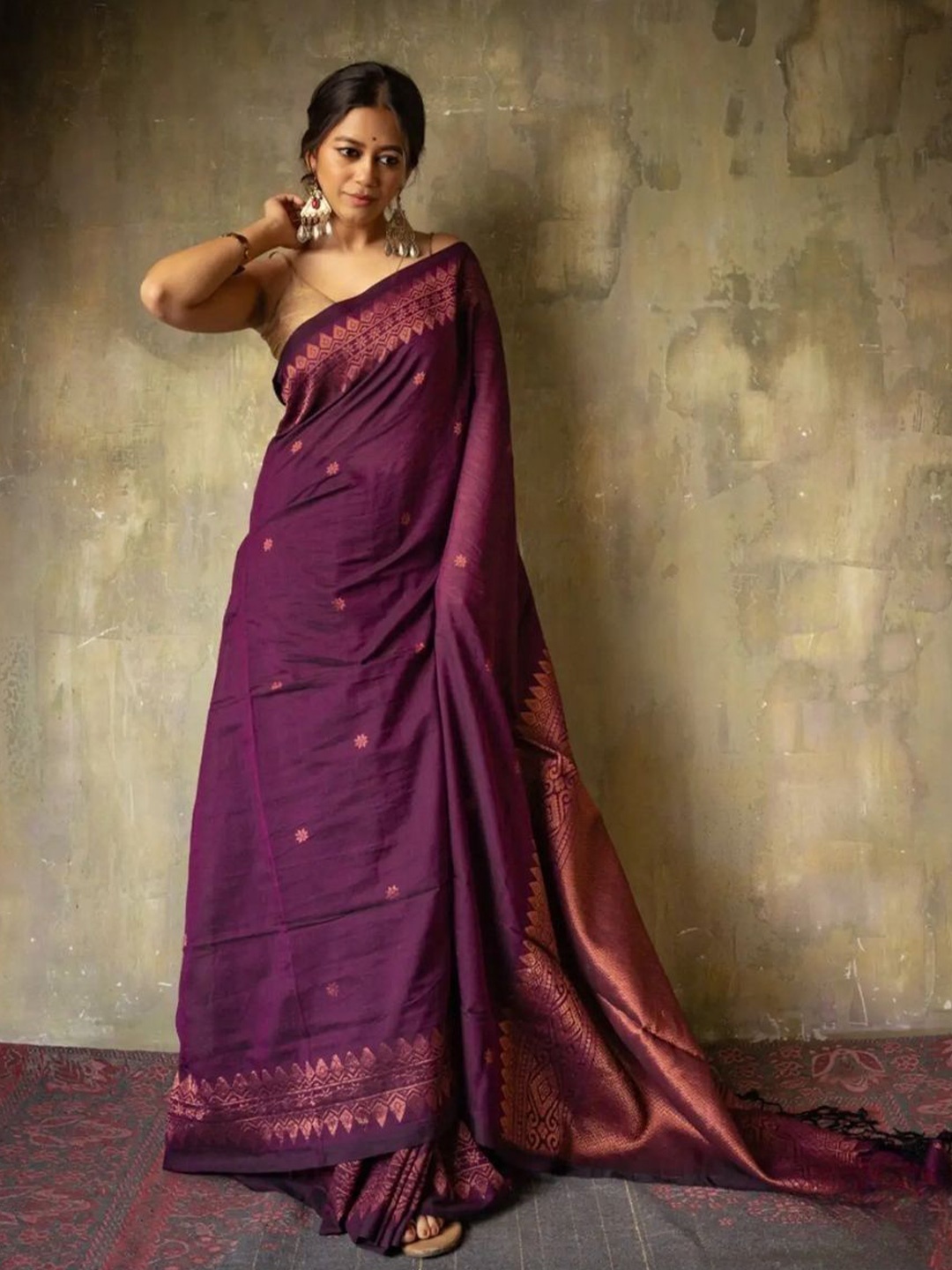 

KALINI Woven Design Zari Banarasi Saree, Magenta