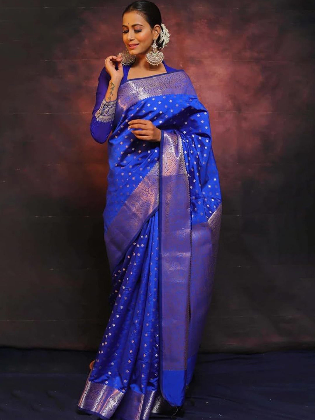 

KALINI Woven Design Zari Banarasi Saree, Navy blue