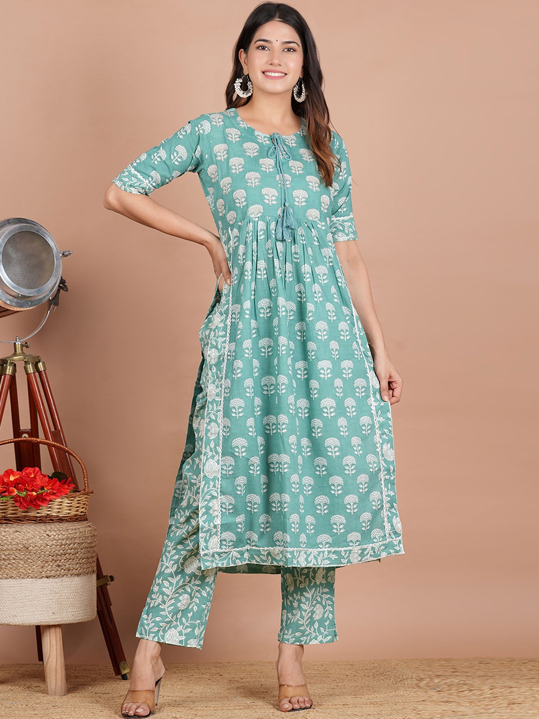 

SIGNORIA Women Floral Printed Regular Thread Work Pure Cotton Kurta with Trousers, Sea green