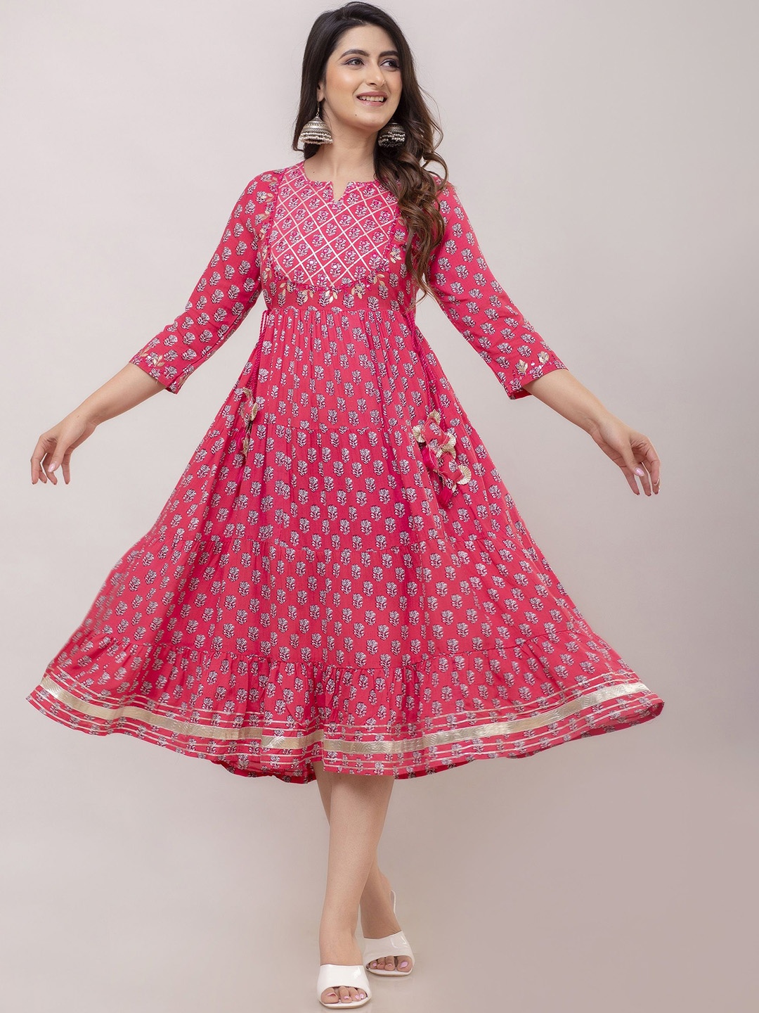 

Yadya Threads Women Floral Printed Mirror Work Floral Kurta, Pink