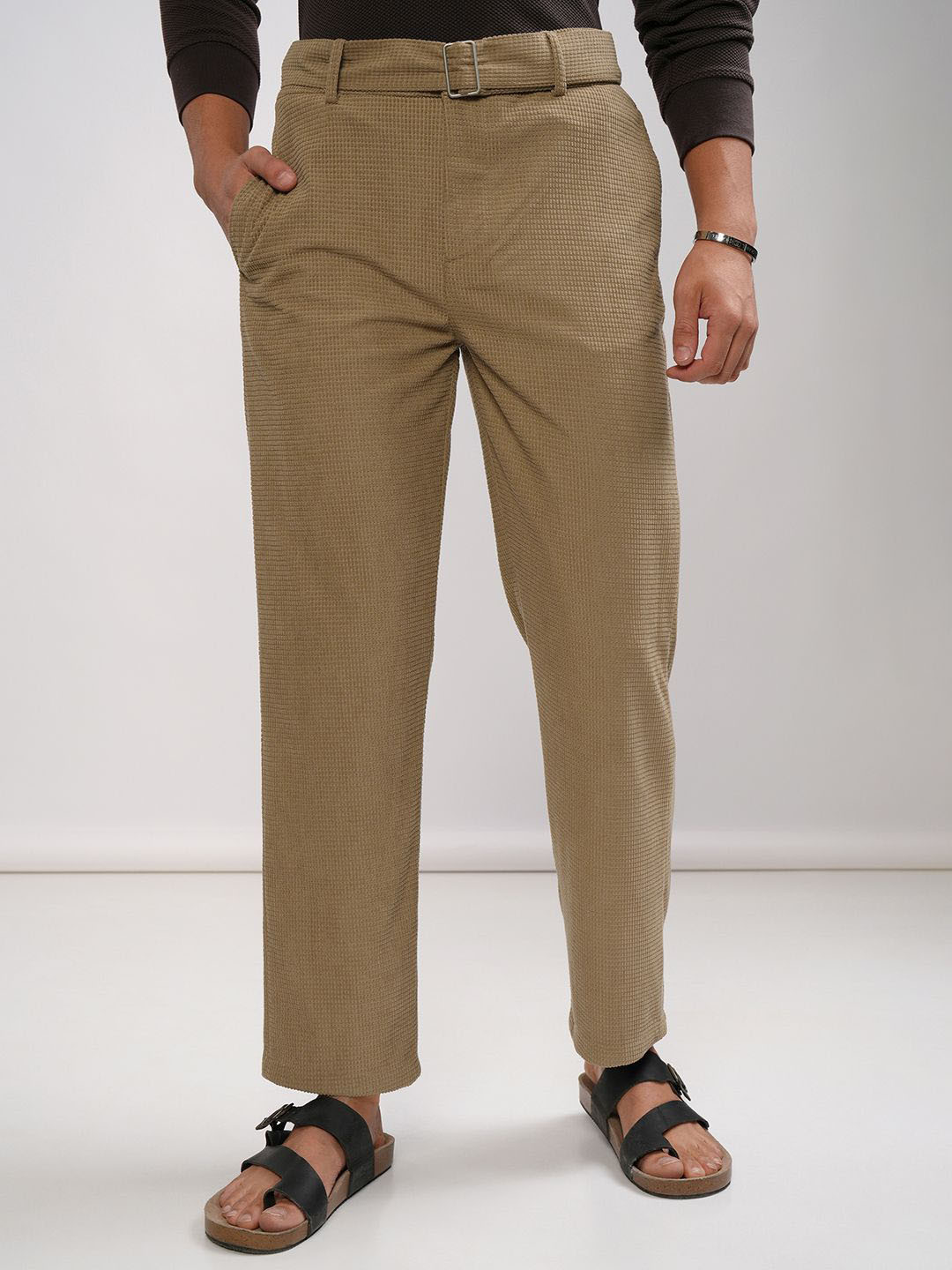 

HIGHLANDER Men Textured Relaxed Fit Trousers, Beige