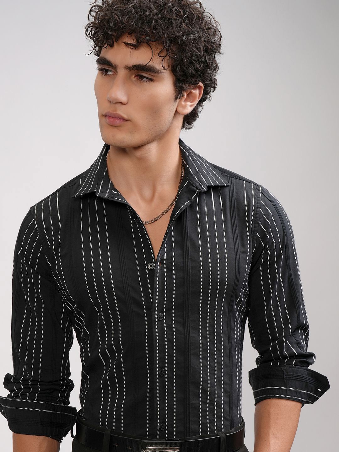 

HIGHLANDER Men Spread Collar Vertical Striped Cotton Casual Shirt, Black