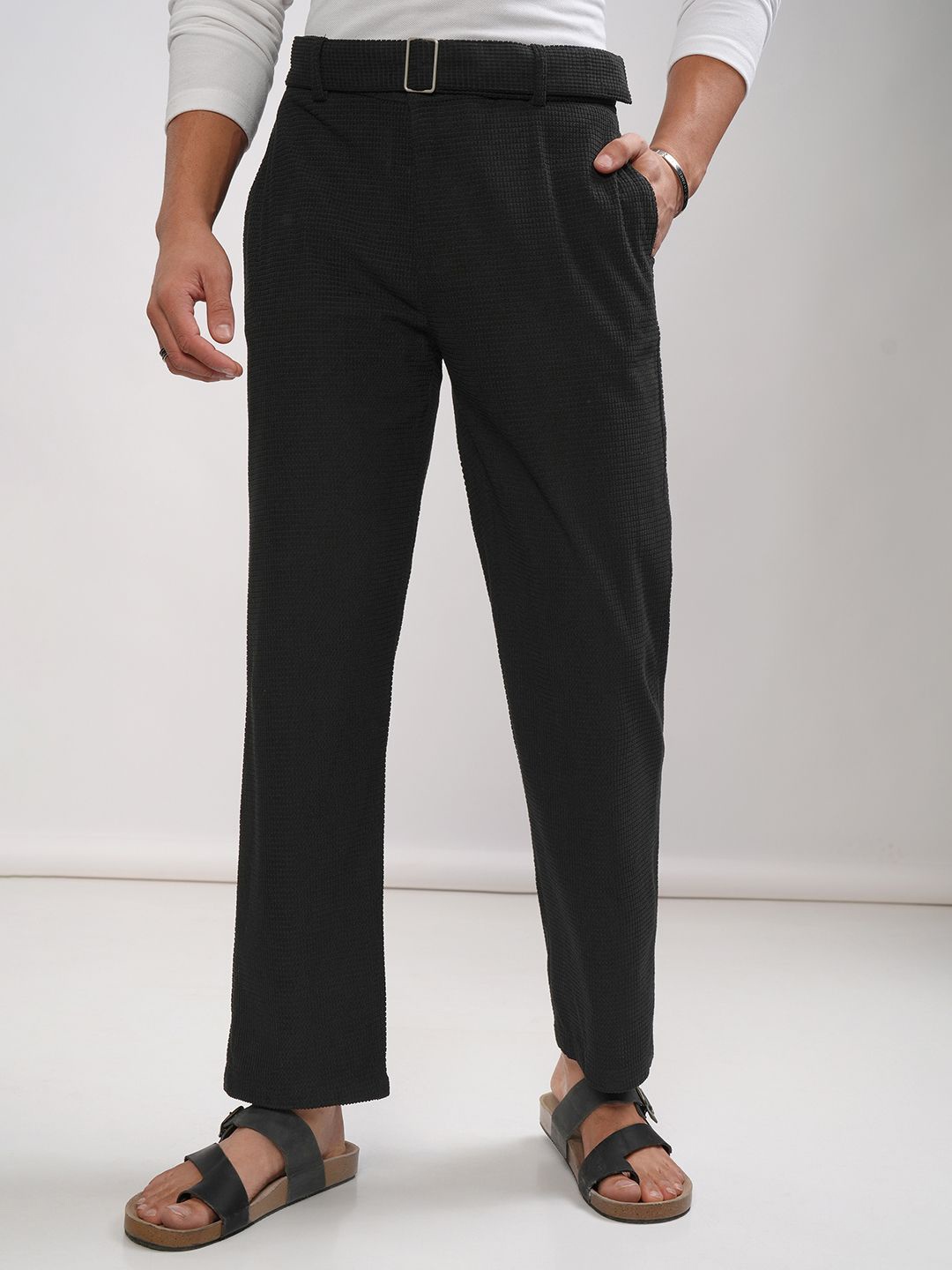 

HIGHLANDER Men Textured Trousers, Black
