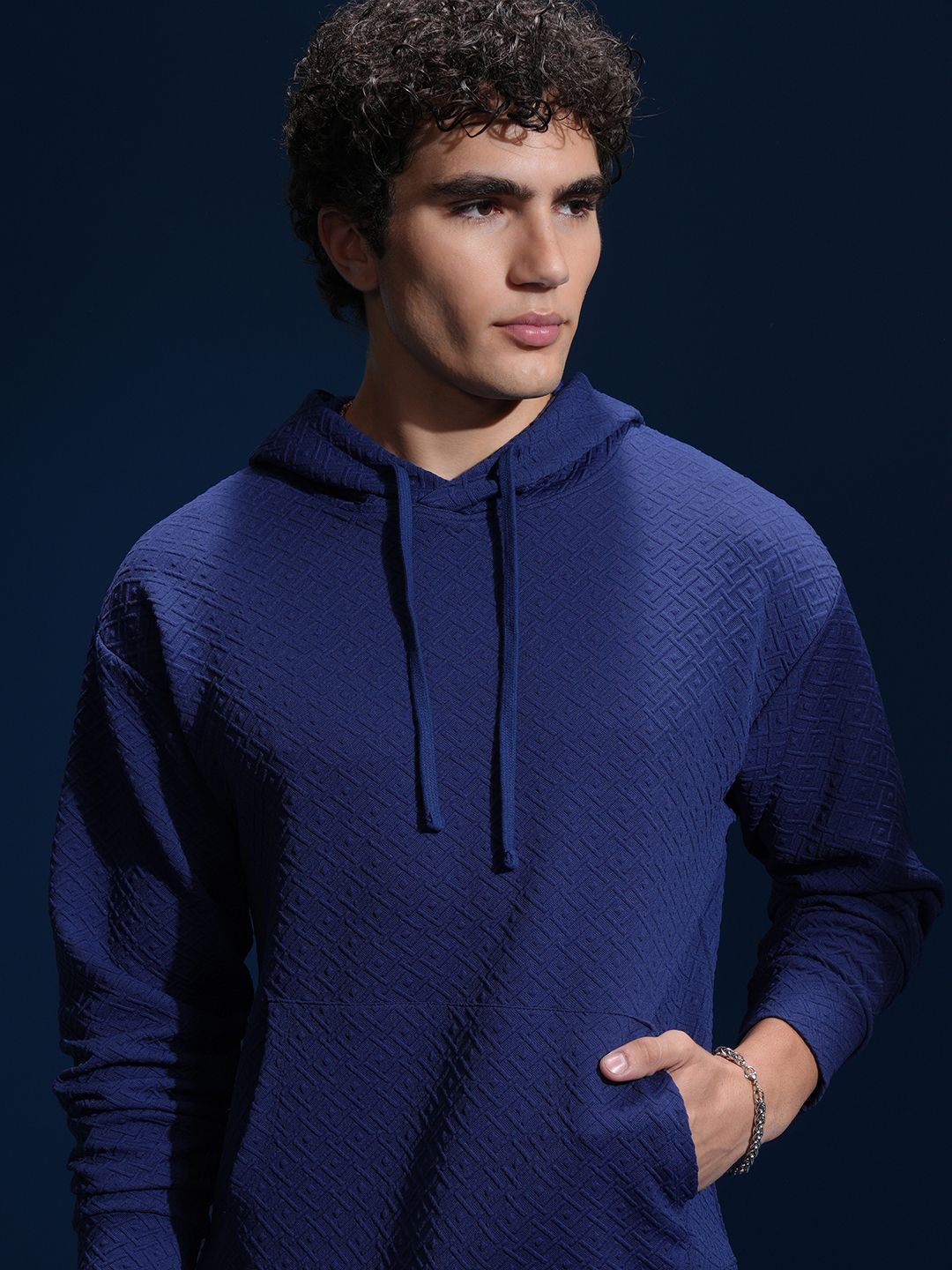 

HIGHLANDER Men Hooded Self Design Drop Shoulder Kangaroo Pocket Relaxed Fit Sweatshirt, Blue