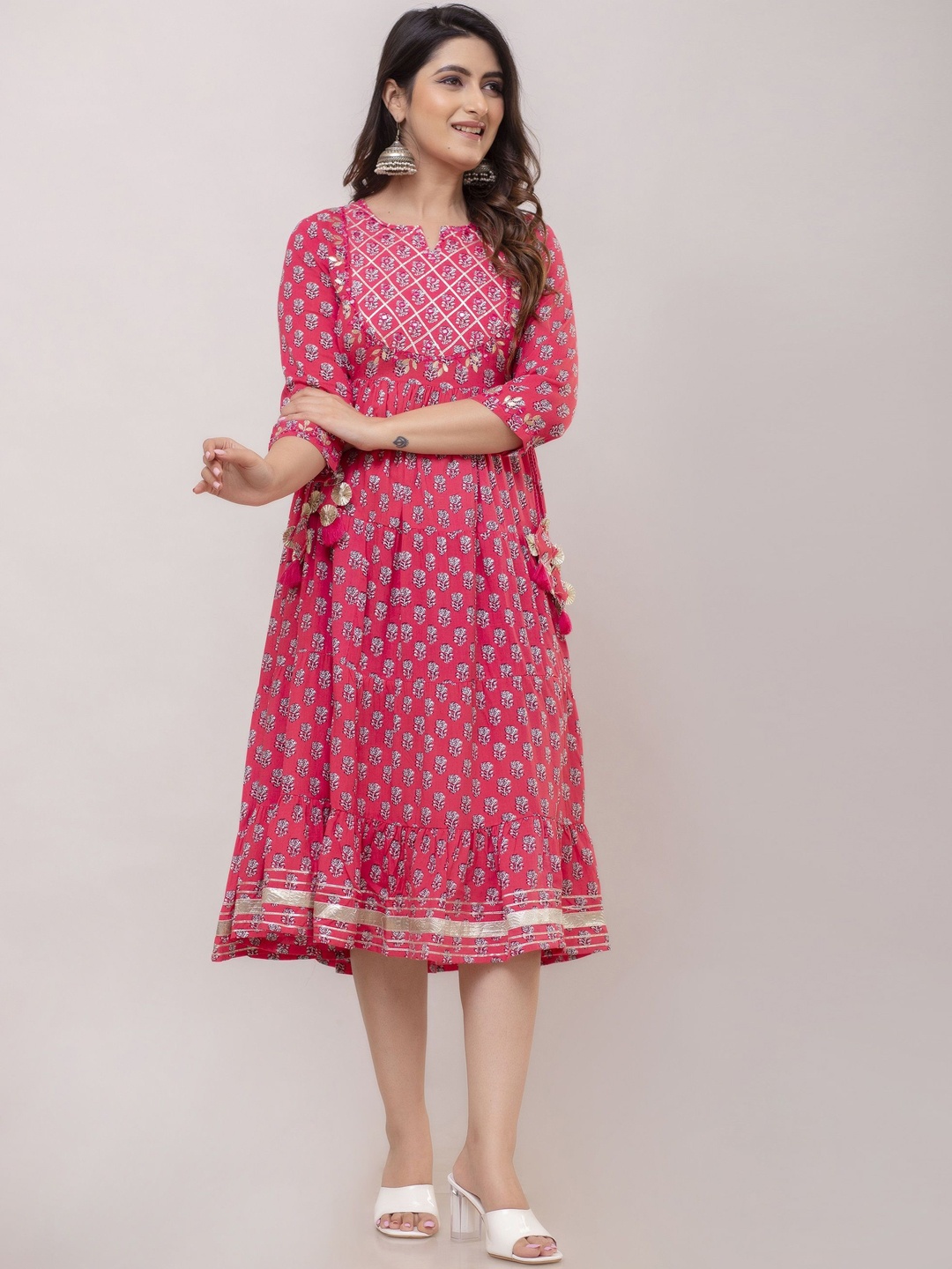 

Yadya Threads Women Floral Printed Mirror Work Floral Kurta, Pink