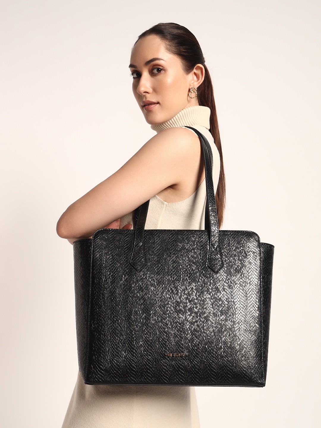 

THE GUSTO Women Textured Swagger Leather Shoulder Bag, Black