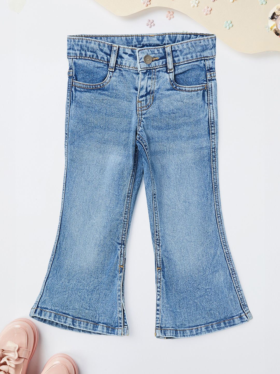 

max Girls Regular Fit Mid-Rise Light Fade Jeans, Blue