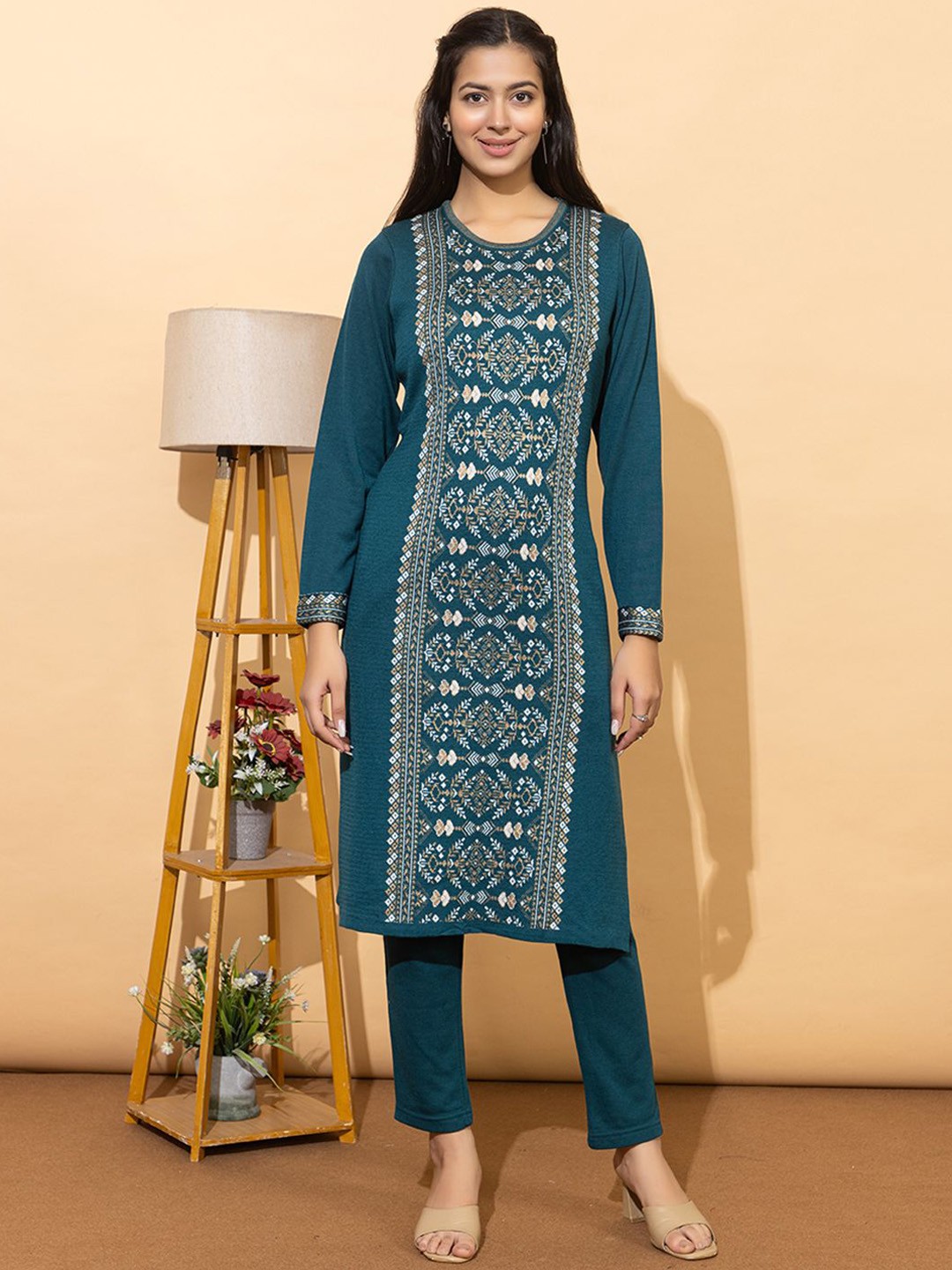 

Anouk Women Ethnic Motifs Printed Regular Kurta with Trousers, Teal