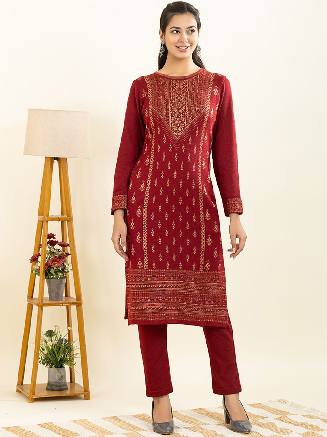 

Anouk Women Ethnic Motifs Printed Regular Kurta with Trousers, Maroon