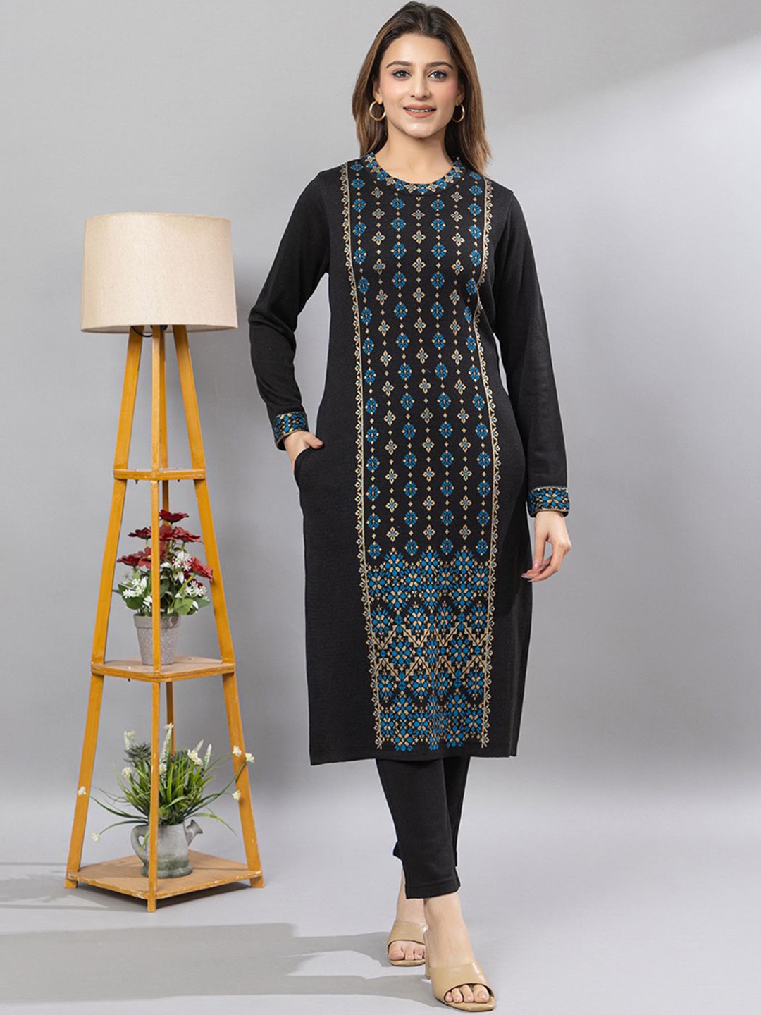 

Anouk Women Floral Printed Regular Kurta with Salwar, Black