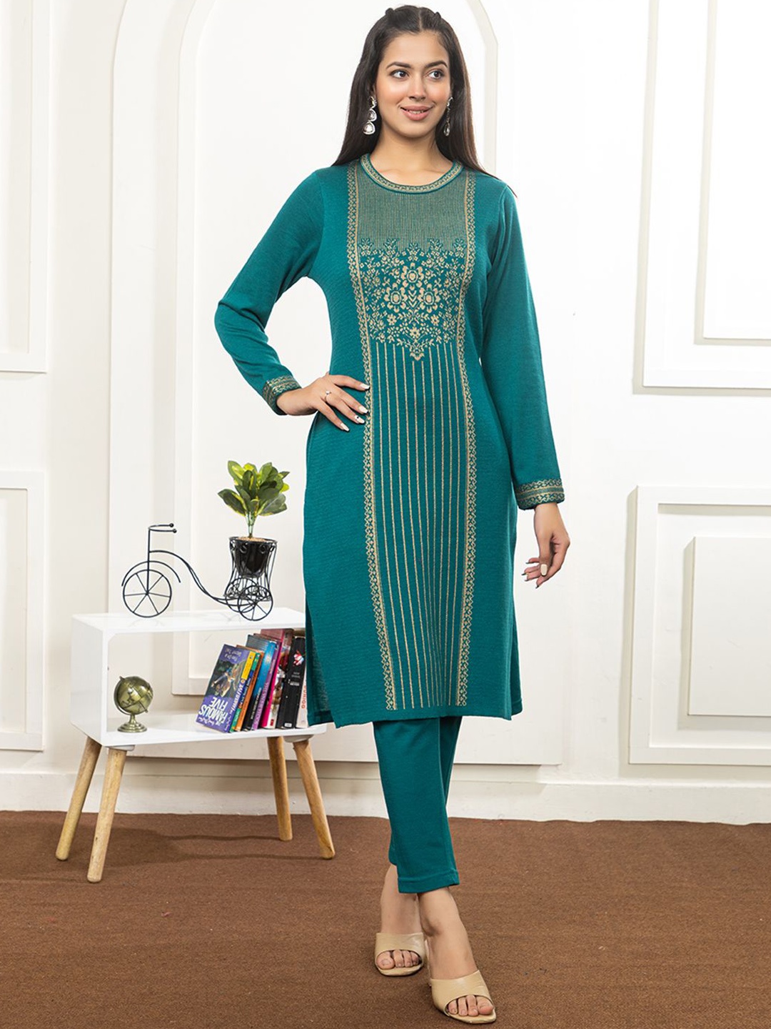 

Anouk Women Floral Printed Regular Kurta with Trousers, Green