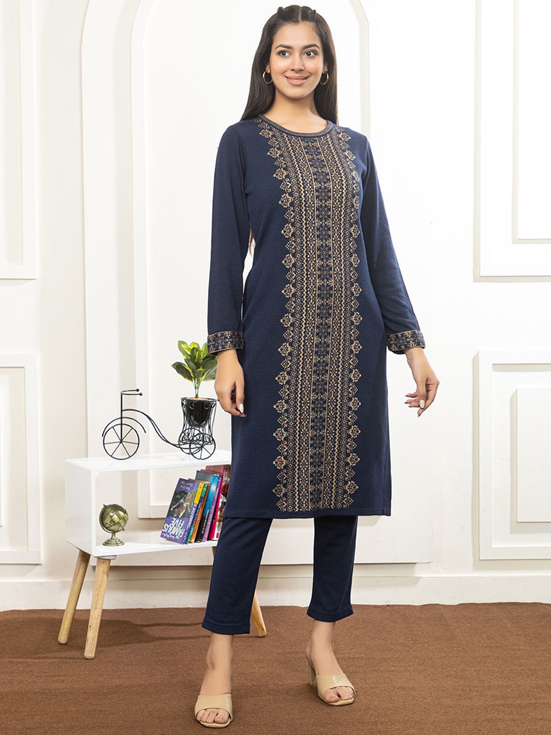 

Anouk Women Ethnic Motifs Printed Regular Kurta with Trousers, Navy blue