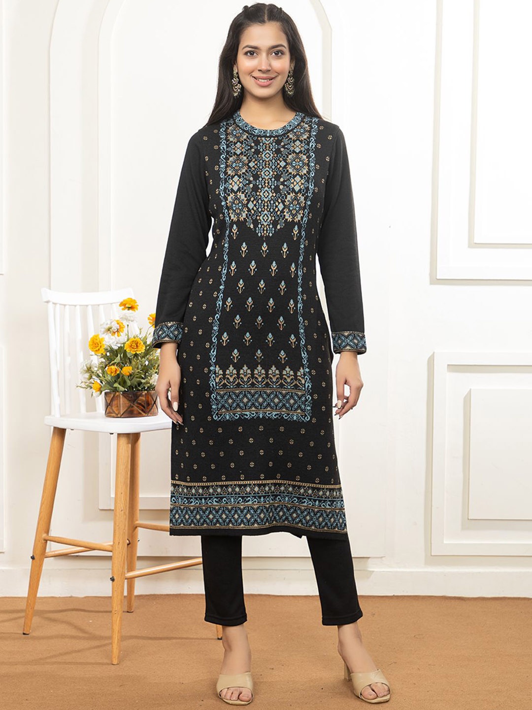 

Anouk Women Ethnic Motifs Printed Regular Kurta with Trousers, Black