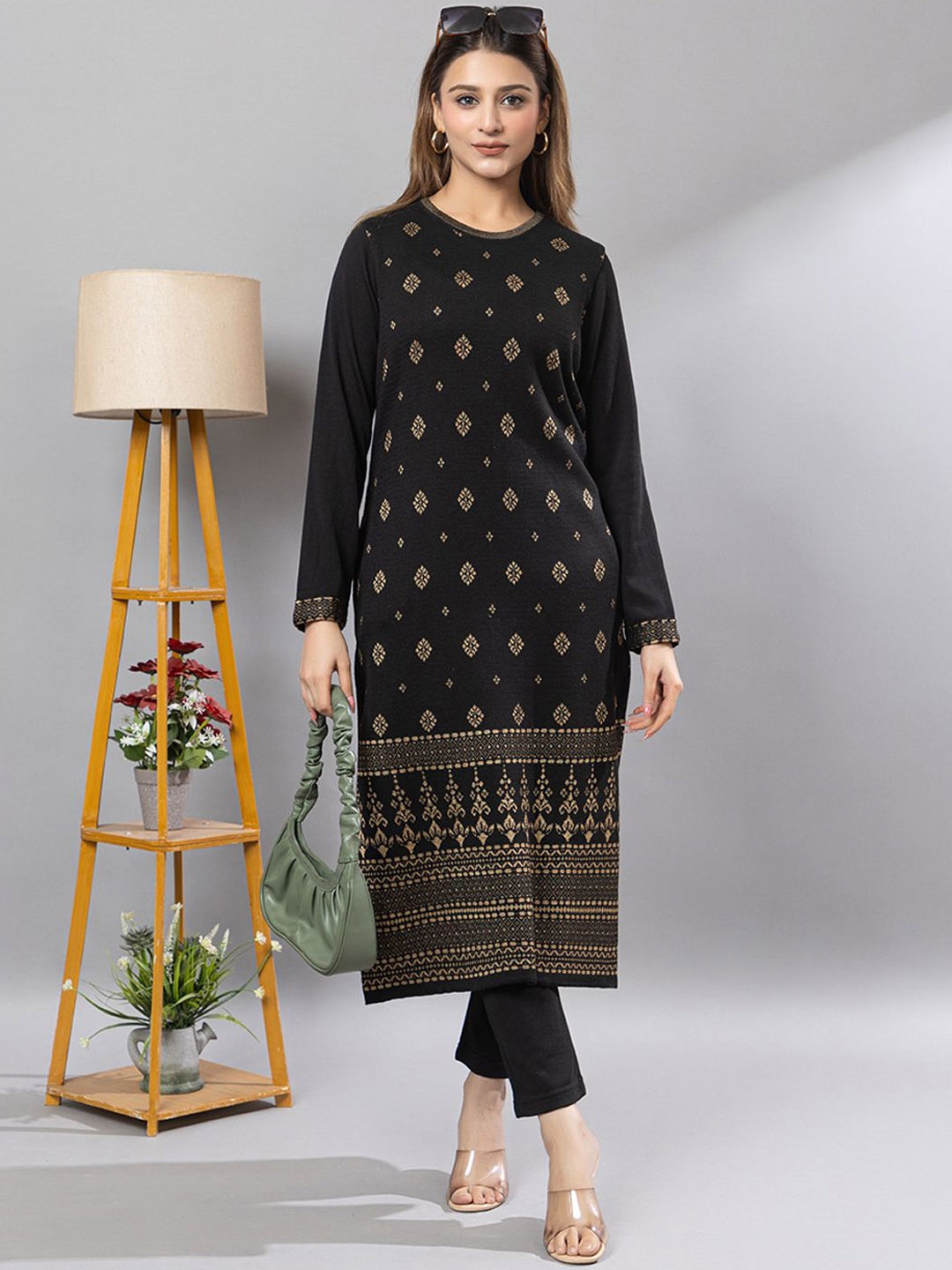 

Anouk Women Floral Regular Kurta with Trousers, Black