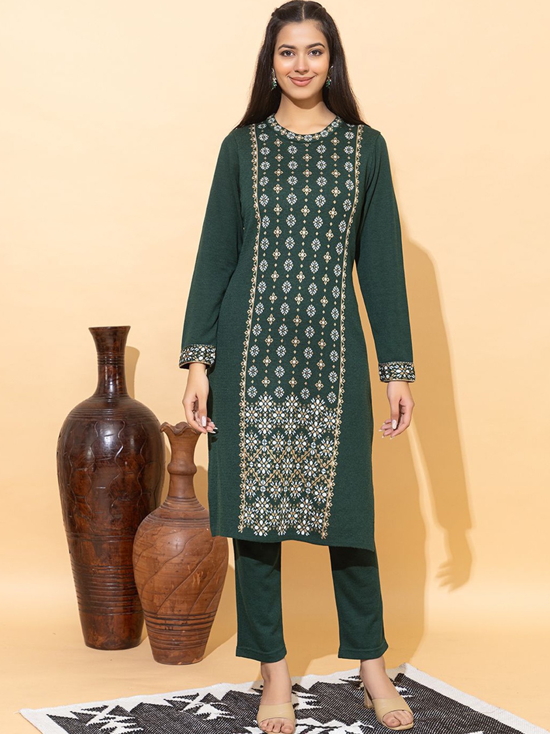 

Anouk Women Printed Regular Kurta with Trousers, Green