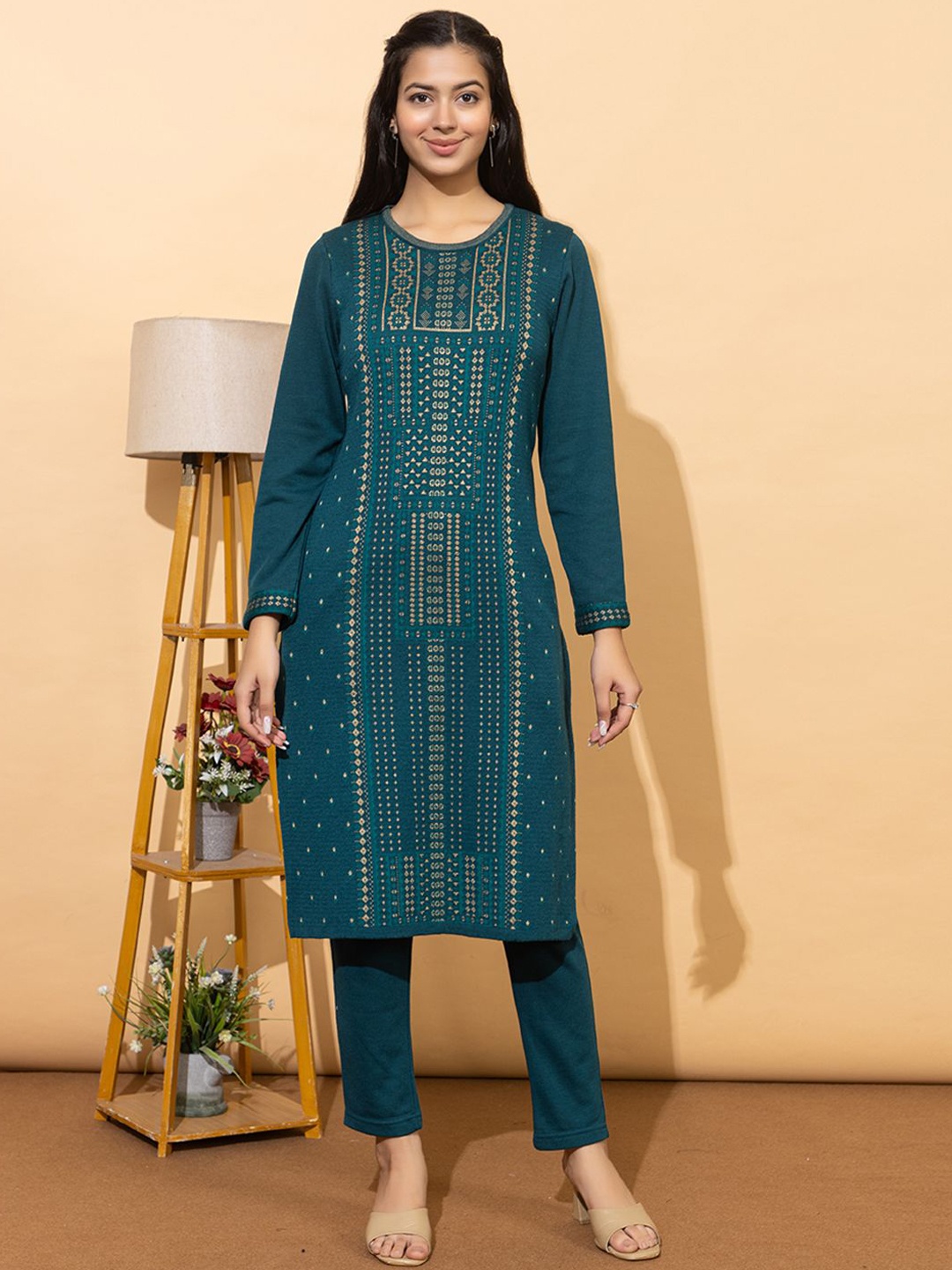 

Anouk Women Ethnic Motifs Printed Regular Kurta with Trousers, Teal