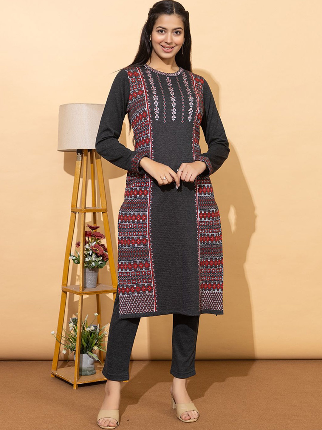 

Anouk Women Ethnic Motifs Printed Regular Kurta with Trousers, Charcoal