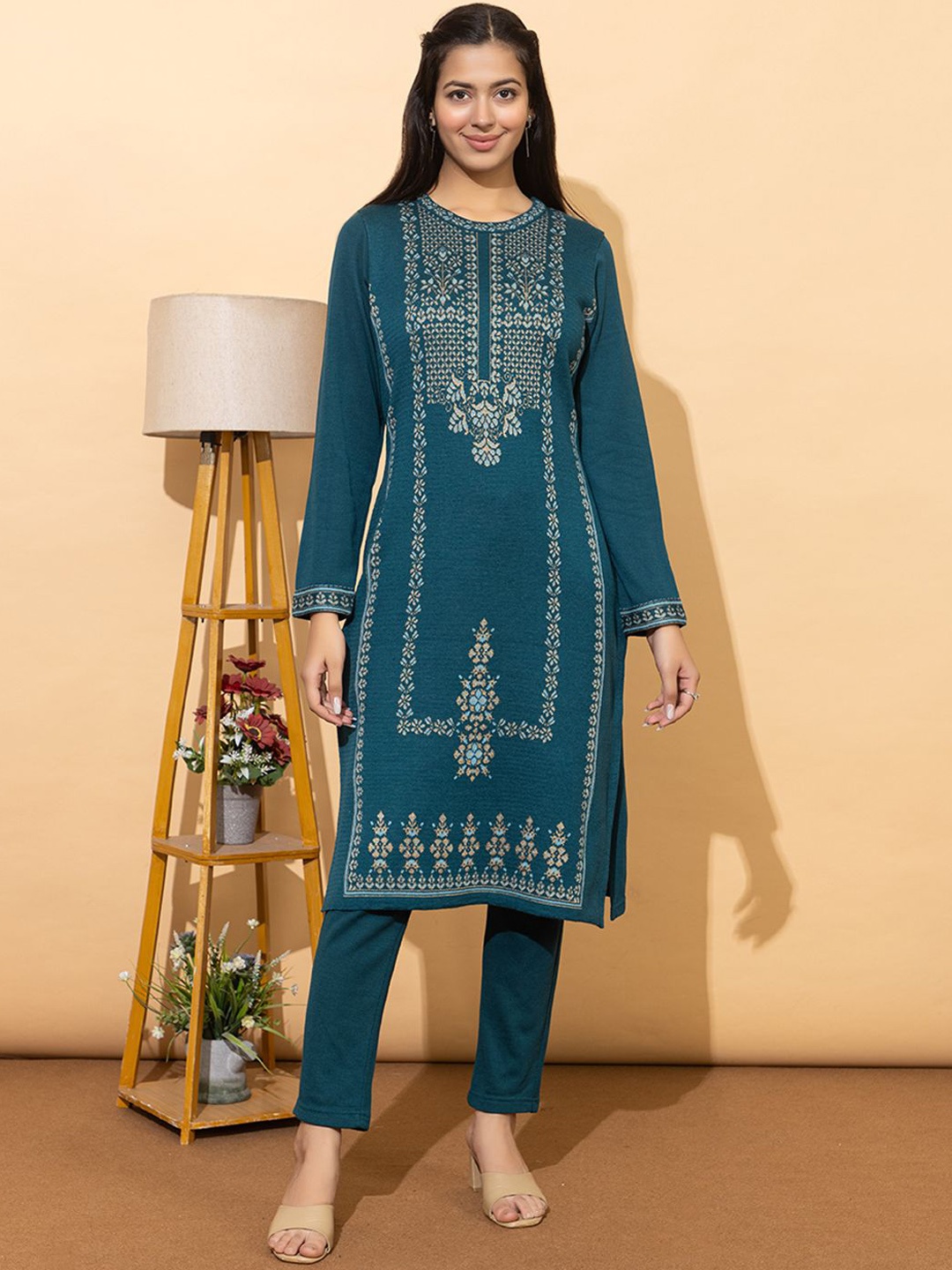 

Anouk Women Ethnic Motifs Printed Regular Kurta with Trousers, Teal