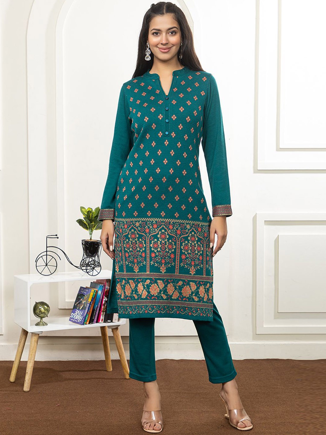 

Anouk Women Ethnic Motifs Printed Regular Kurta with Trousers, Green