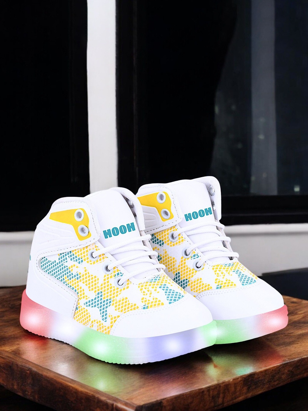

HOOH Now Comfort in Fashion Unisex Colourblocked Sneakers, White
