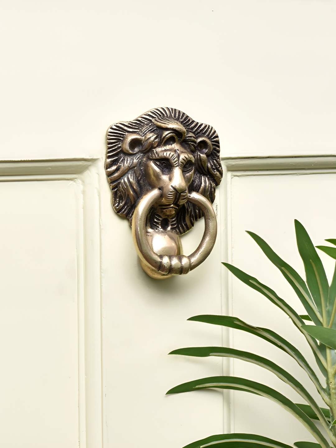 

Indianshelf Yellow & Black Majestic Lion Door Knocker