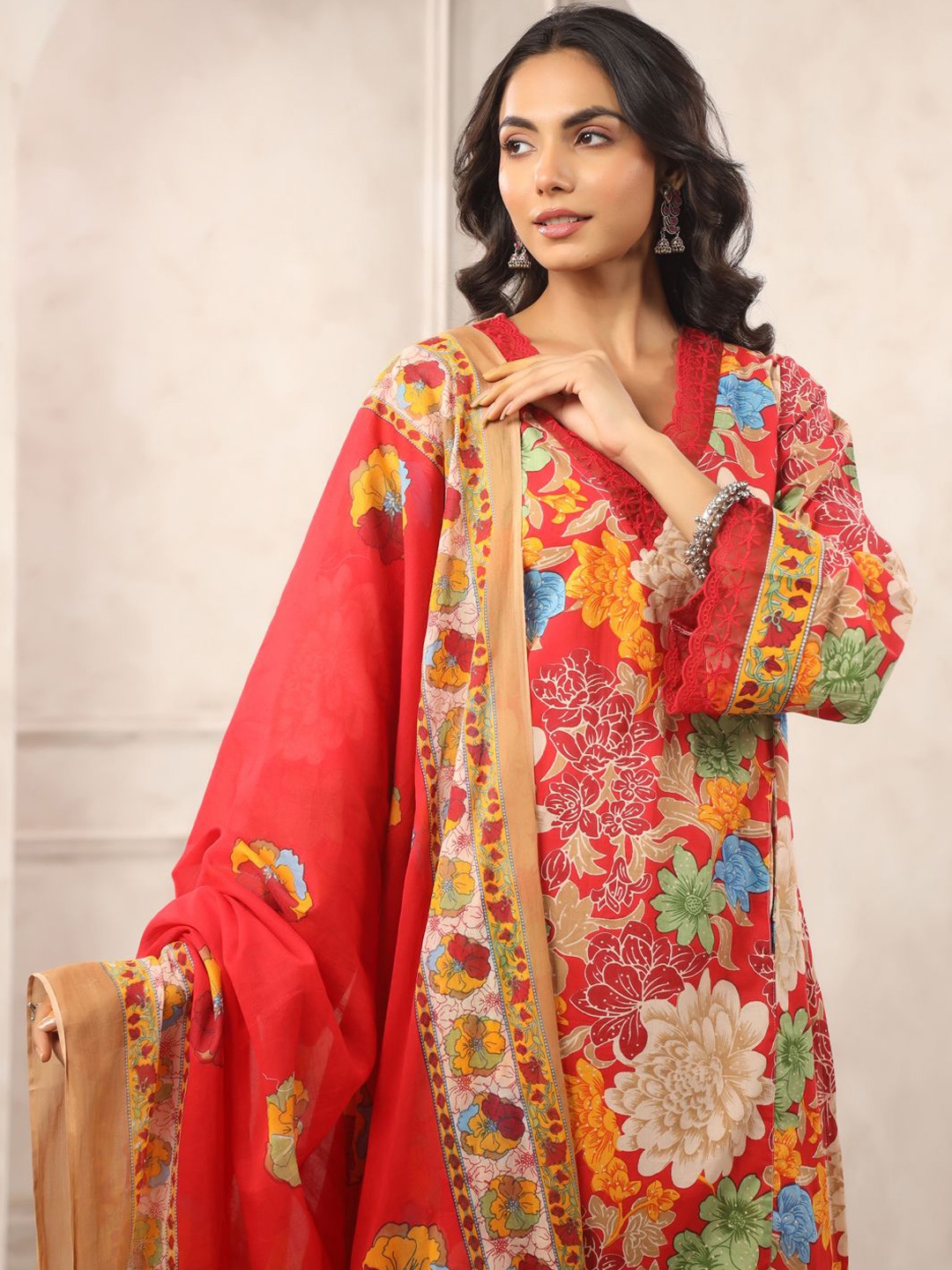 

Jaipur Morni Women Floral Printed Regular Pure Cotton Kurta with Trousers & With Dupatta, Red