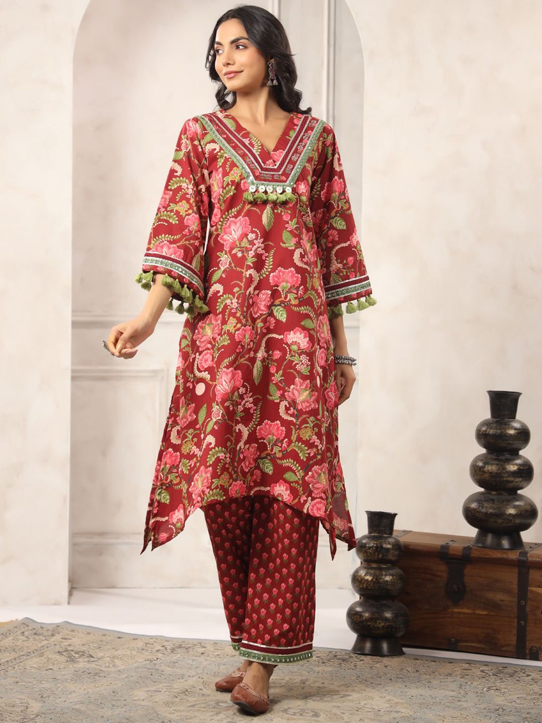 

Jaipur Morni Women Floral Printed Regular Pure Cotton Kurta with Trousers, Brown