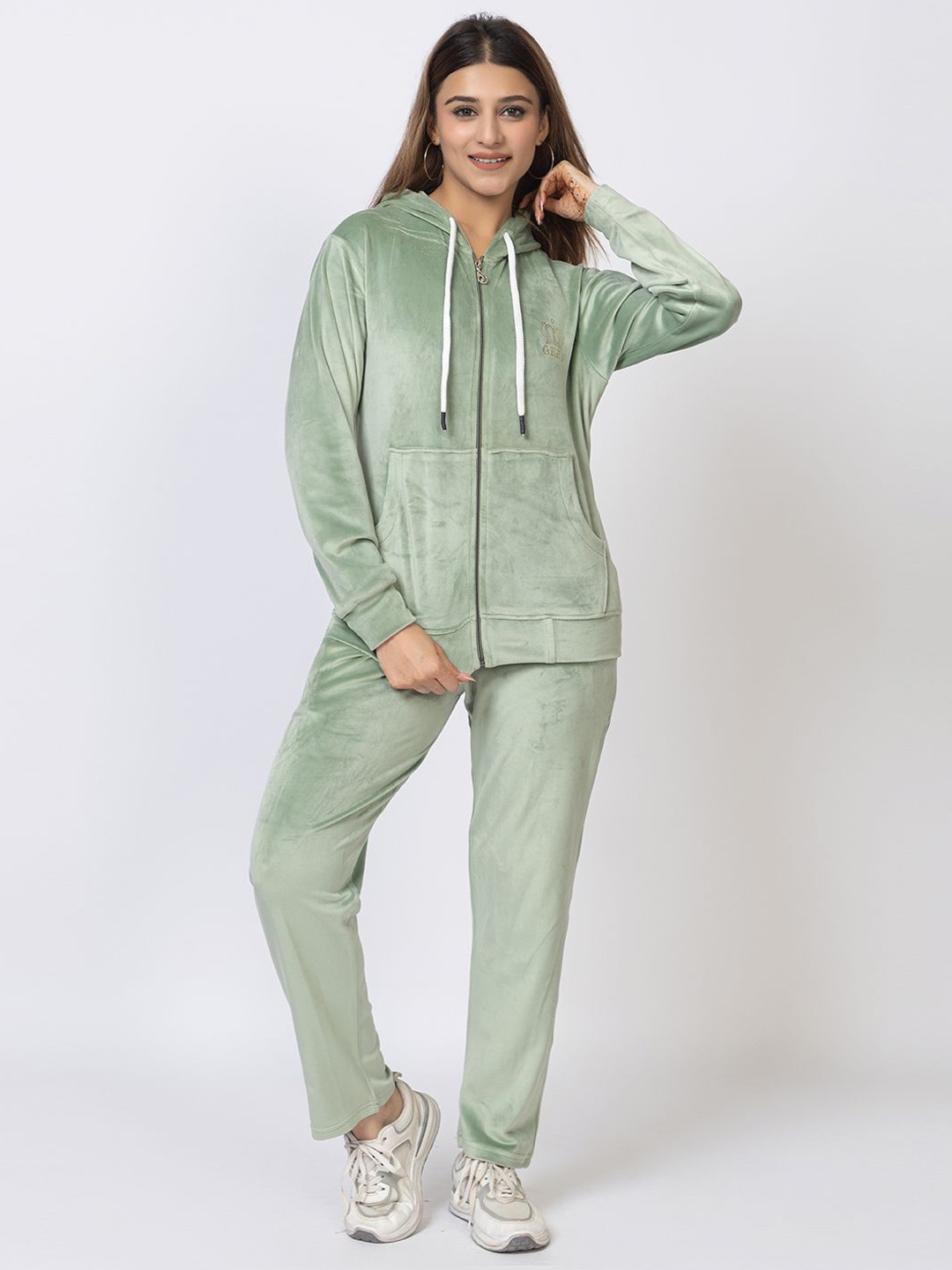 

GEE 5 Women Hooded Neck Velvet Tracksuit, Green