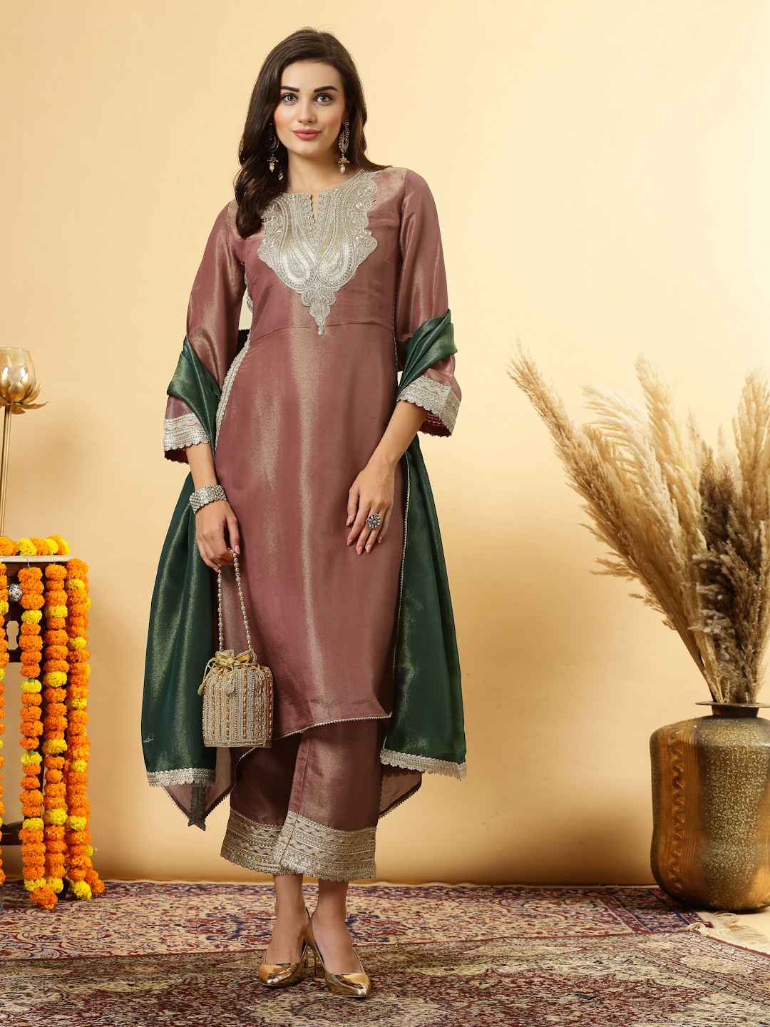 

Get Glamr Women Paisley Embroidered High Slit Thread Work Kurta with Trousers & With Dupatta, Pink